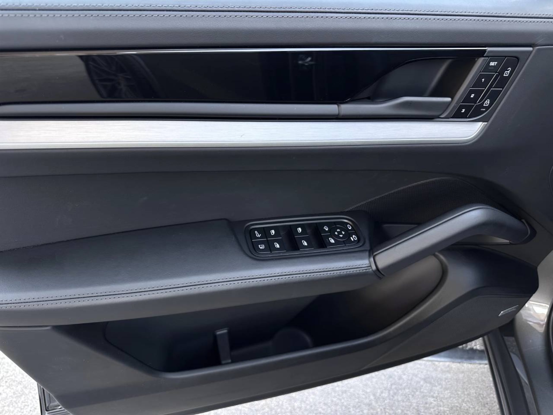 PORSCHE Cayenne E-Hybrid Coupé-image-18