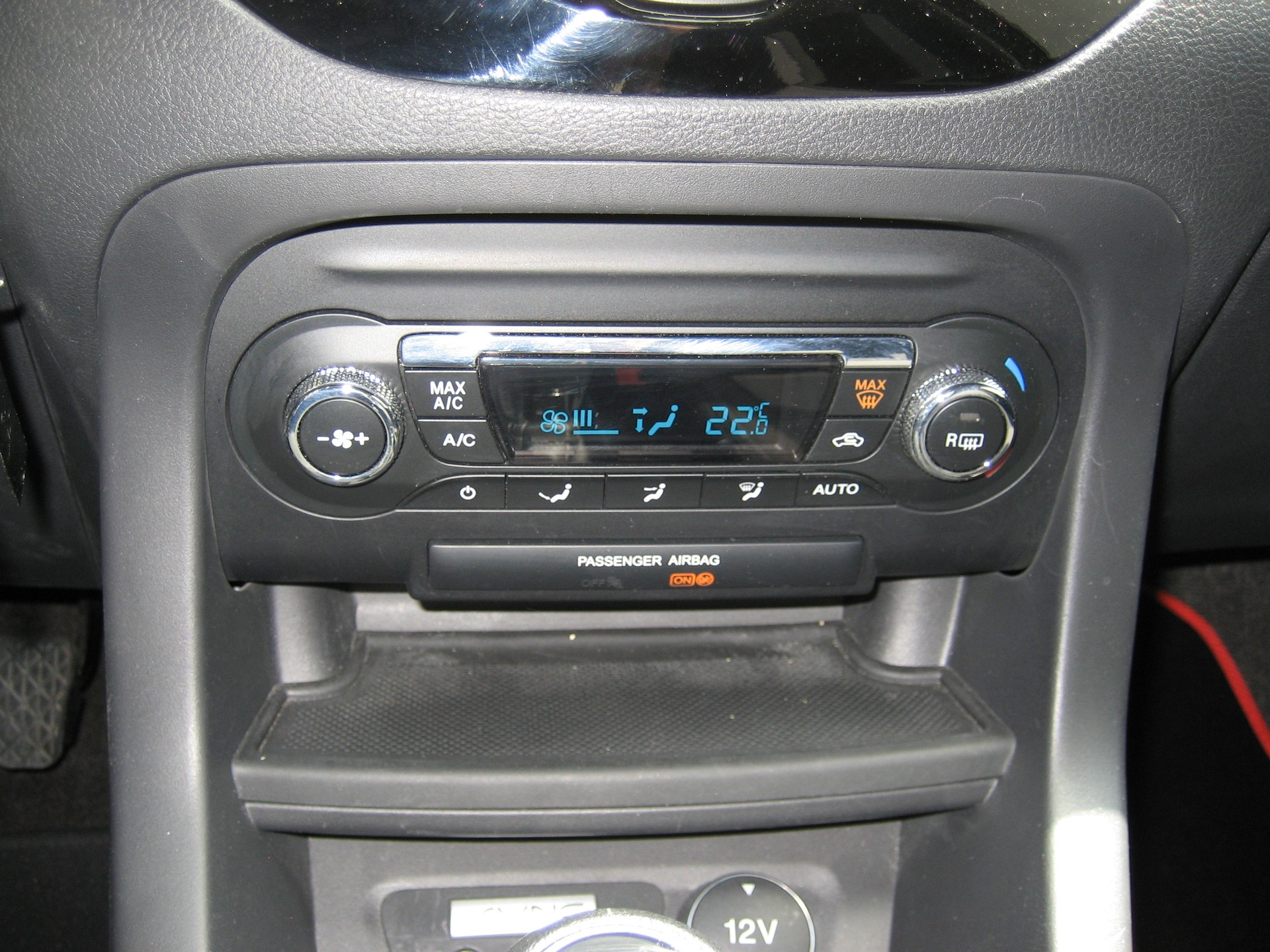 FORD KA+ 1.2 Ti-VCT Black Edition-image-8