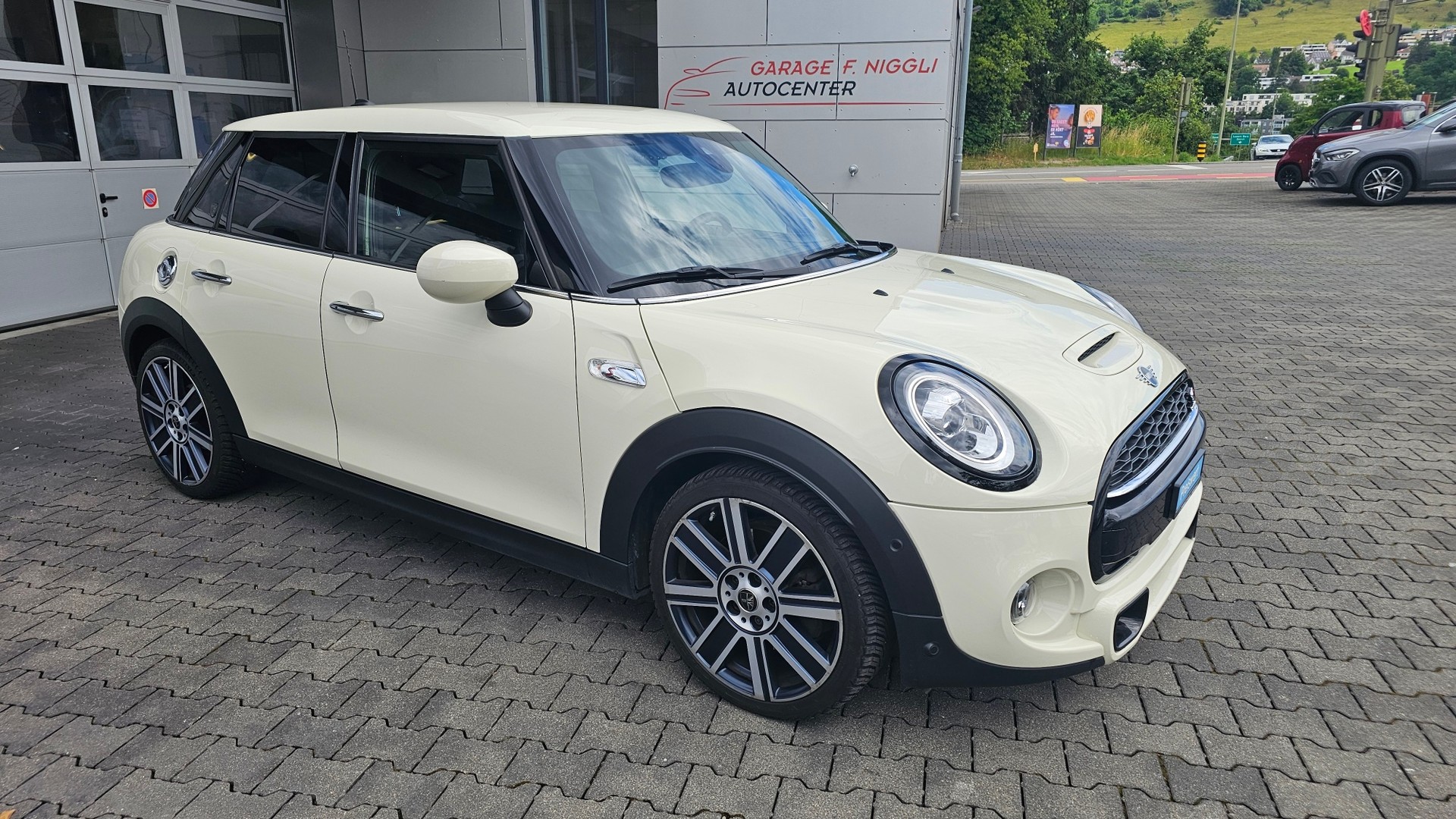 MINI Cooper S Trafalgar Edition Steptronic DKG-showroom-element-1