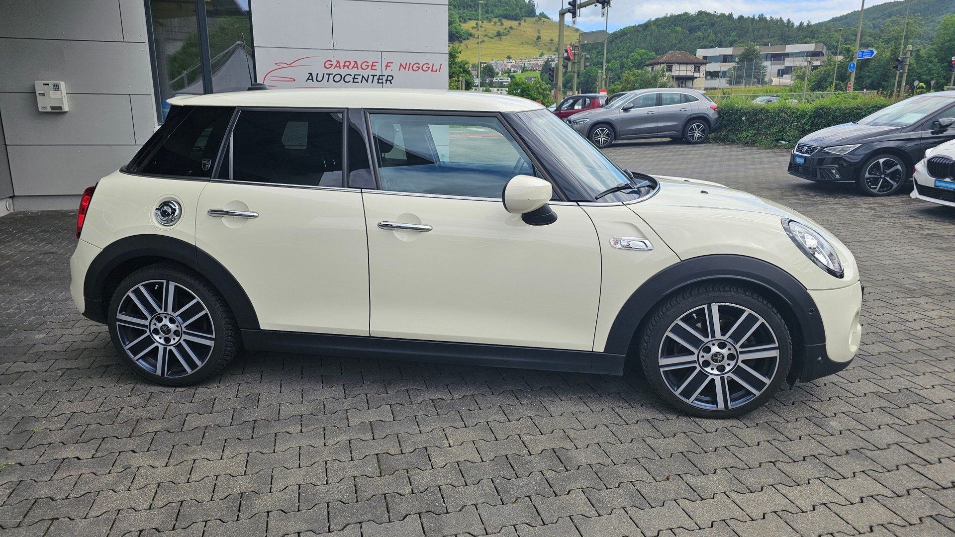MINI Cooper S Trafalgar Edition Steptronic DKG-showroom-element-3