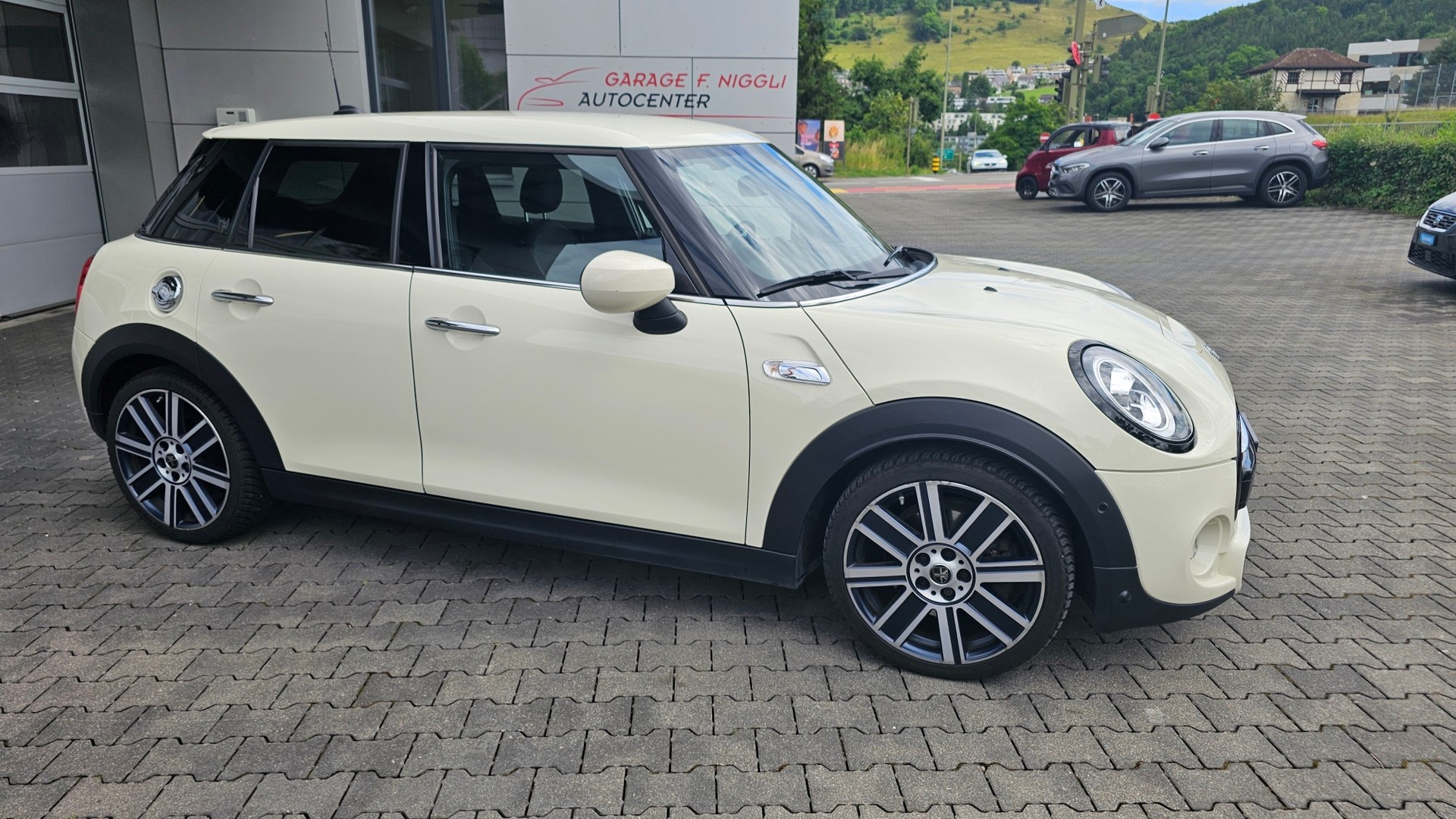 MINI Cooper S Trafalgar Edition Steptronic DKG-showroom-element-2