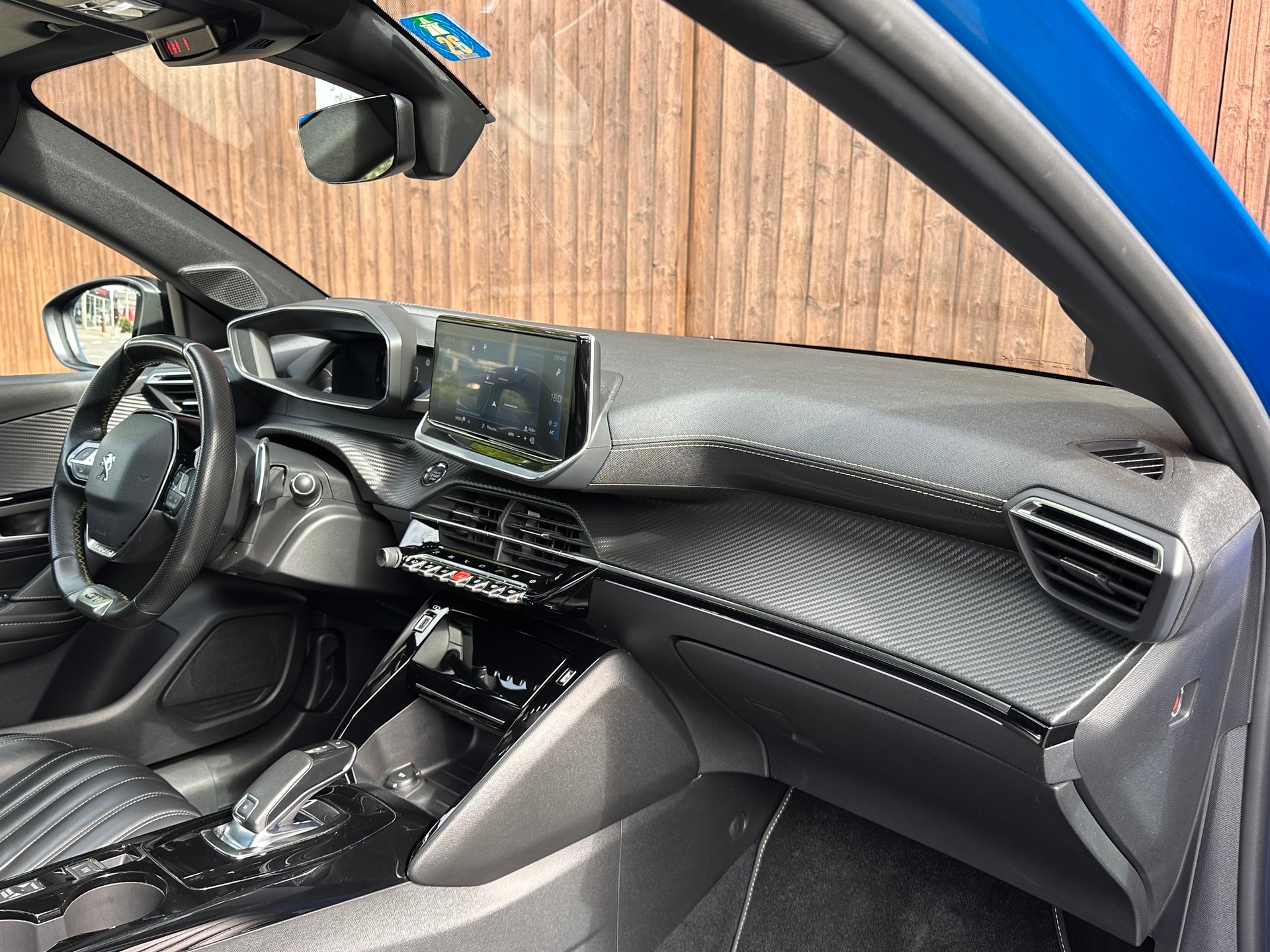 PEUGEOT 208 1.2 PureTech GT Line EAT8-image-12