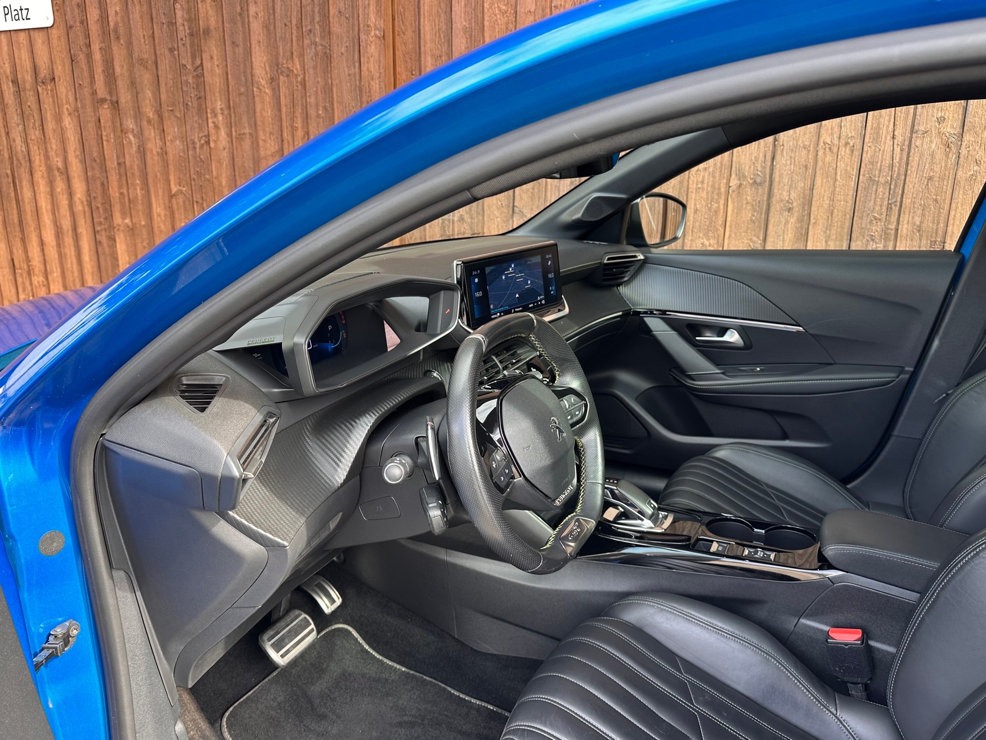 PEUGEOT 208 1.2 PureTech GT Line EAT8-image-7