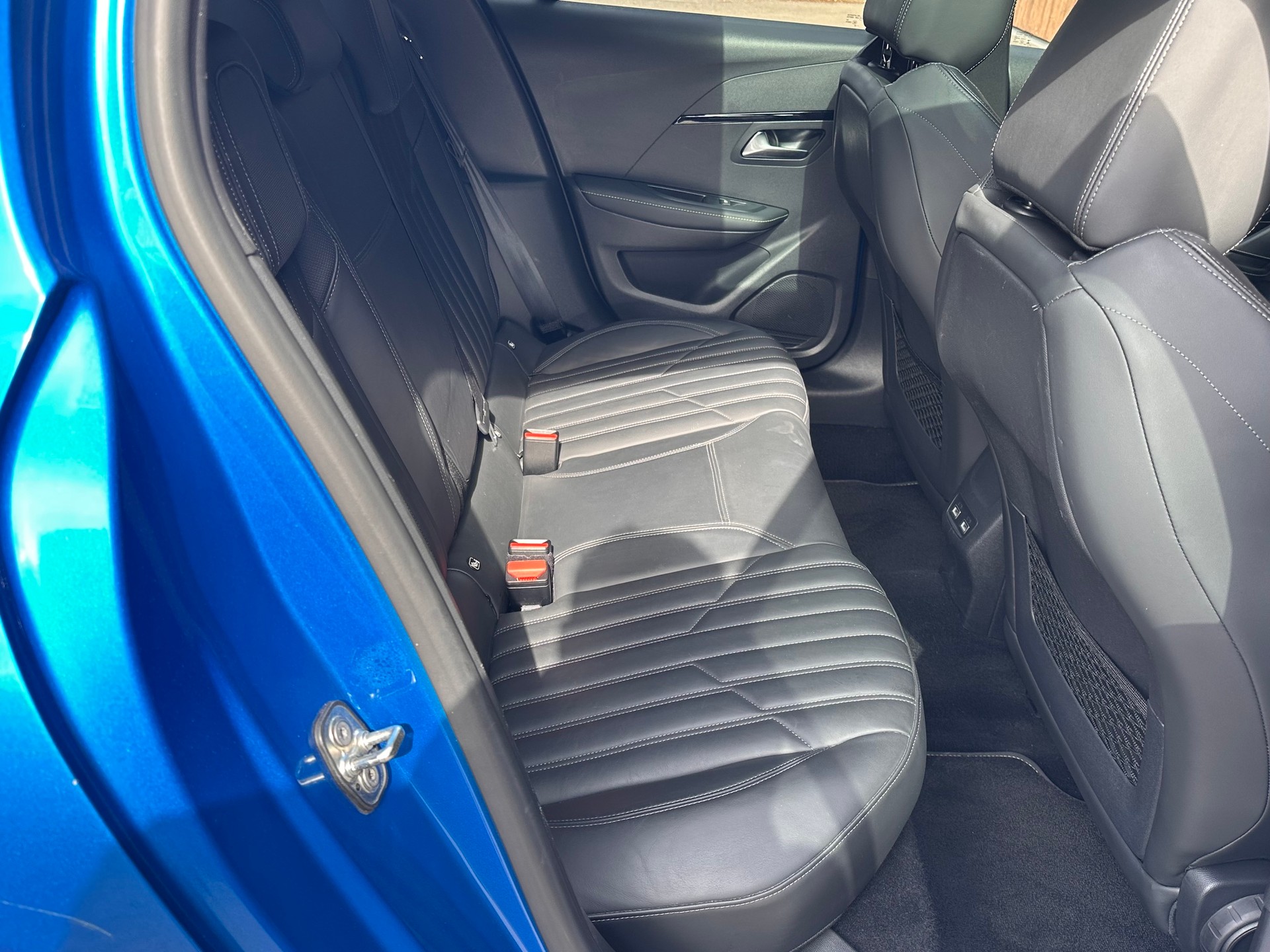 PEUGEOT 208 1.2 PureTech GT Line EAT8-image-10