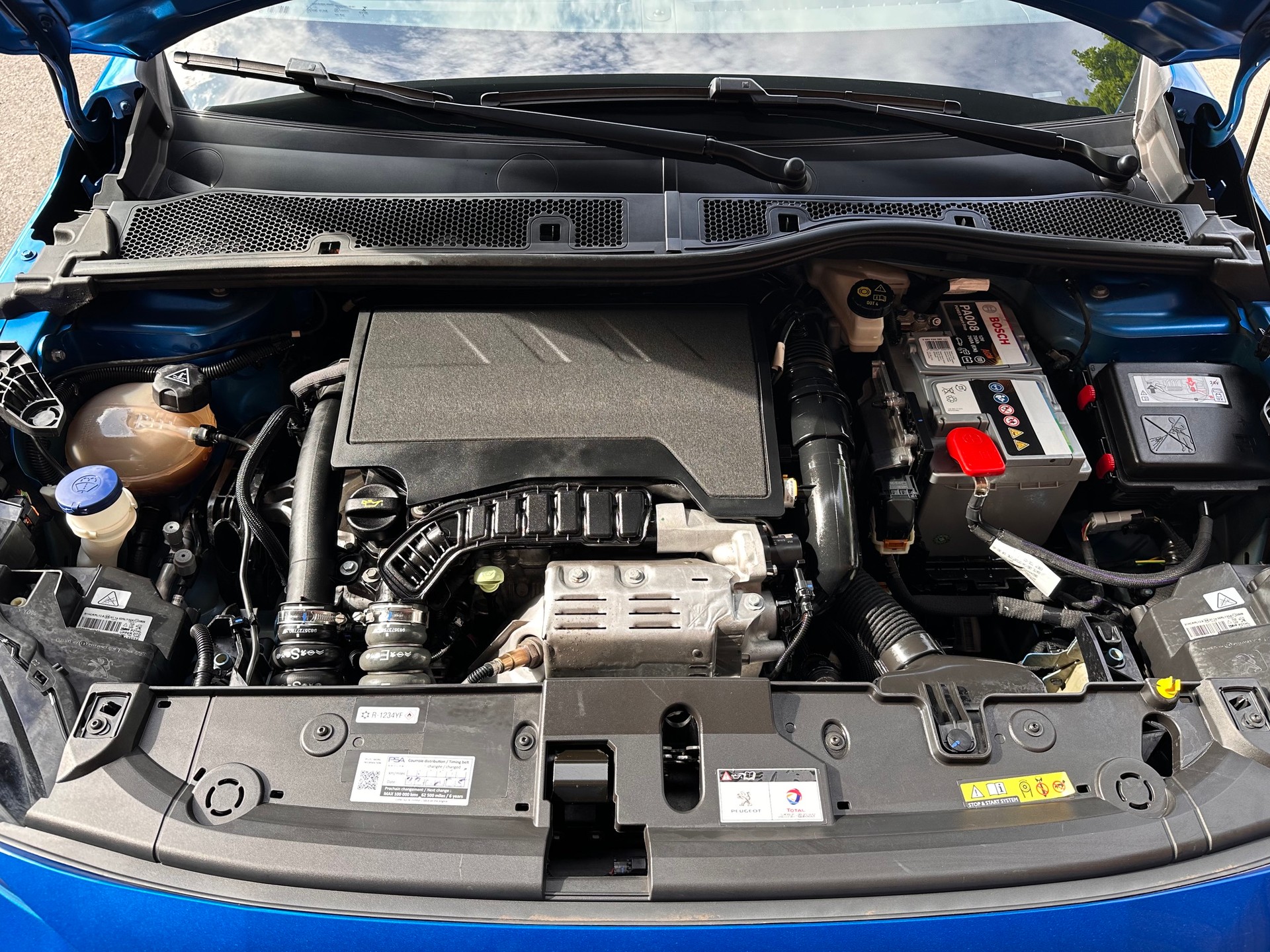 PEUGEOT 208 1.2 PureTech GT Line EAT8-image-15