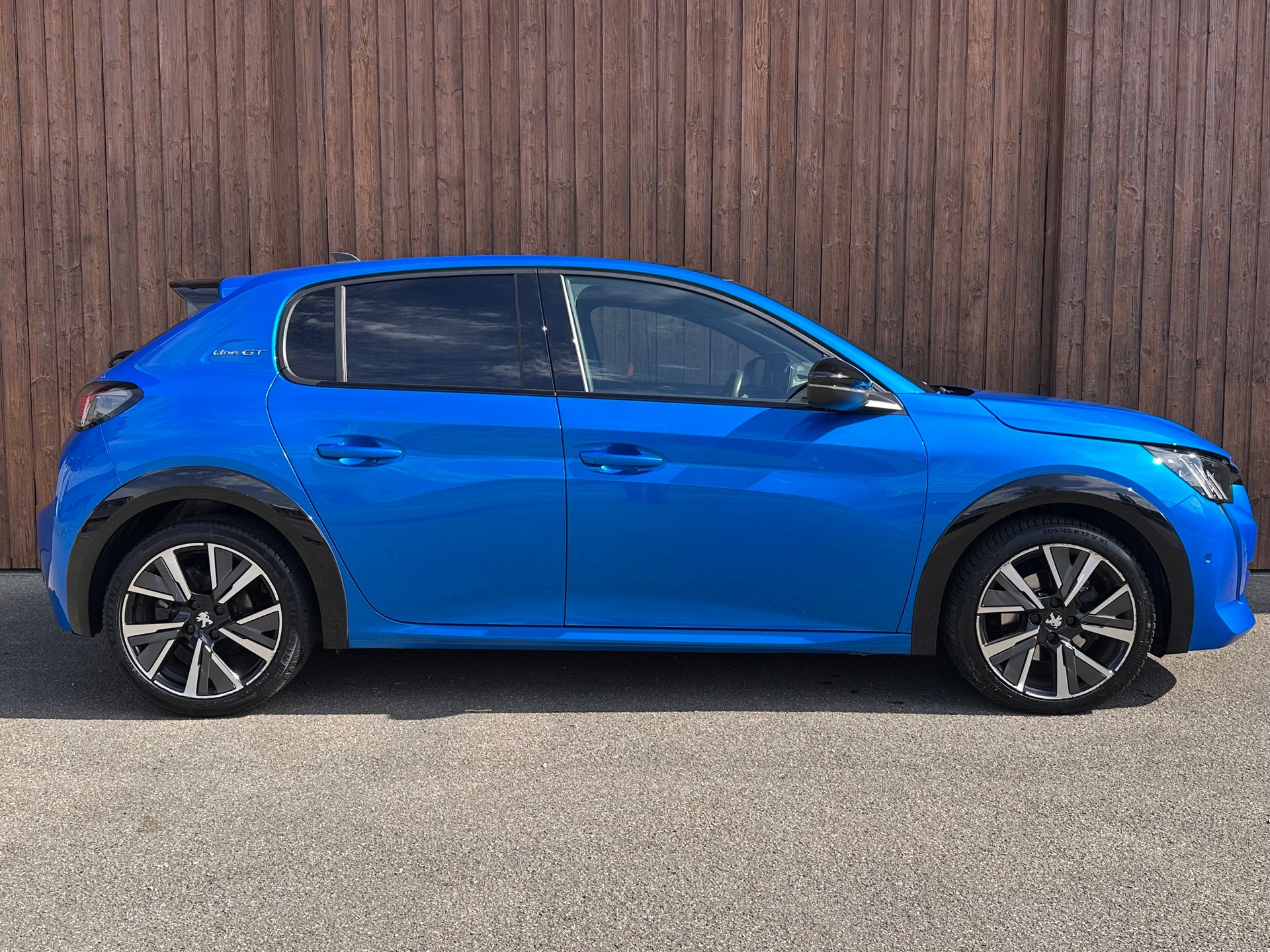 PEUGEOT 208 1.2 PureTech GT Line EAT8-showroom-element-1