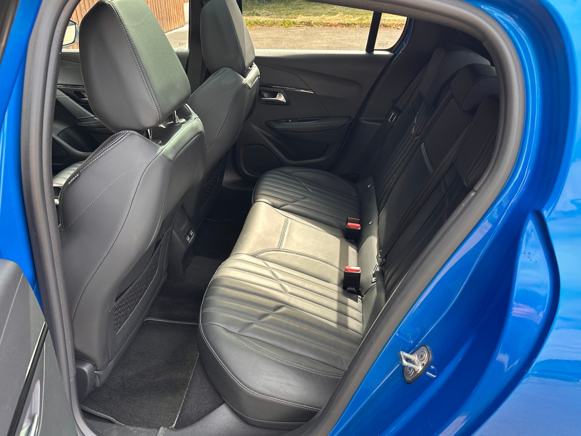 PEUGEOT 208 1.2 PureTech GT Line EAT8-image-8