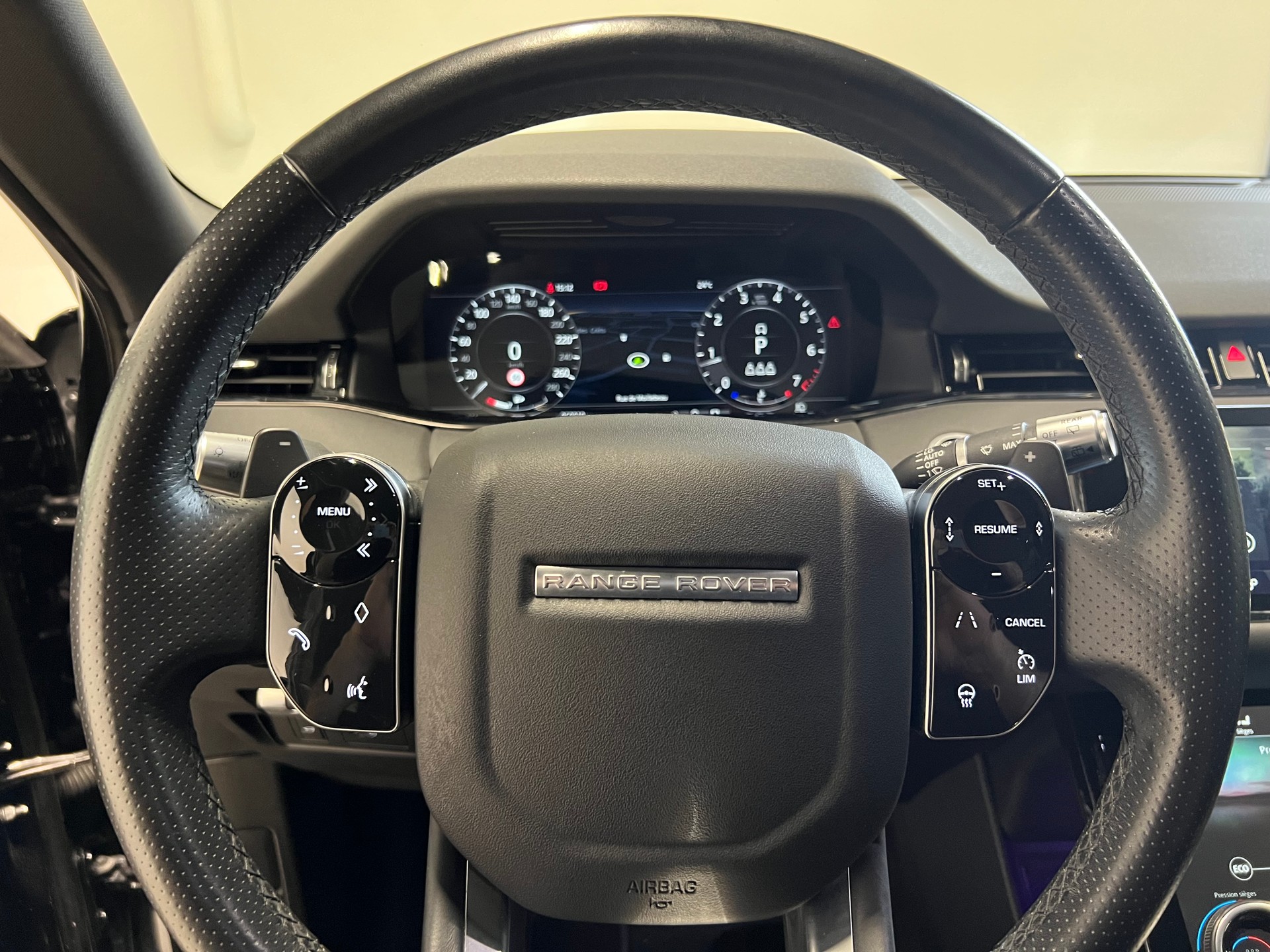 LAND ROVER Range Rover Evoque 2.0 T R-Dynamic SE-showroom-element-3