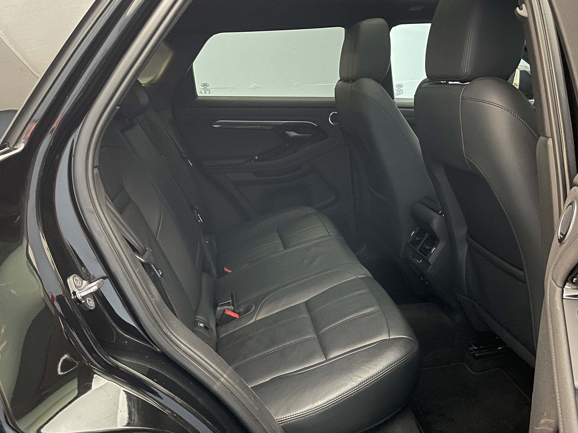 LAND ROVER Range Rover Evoque 2.0 T R-Dynamic SE-image-6