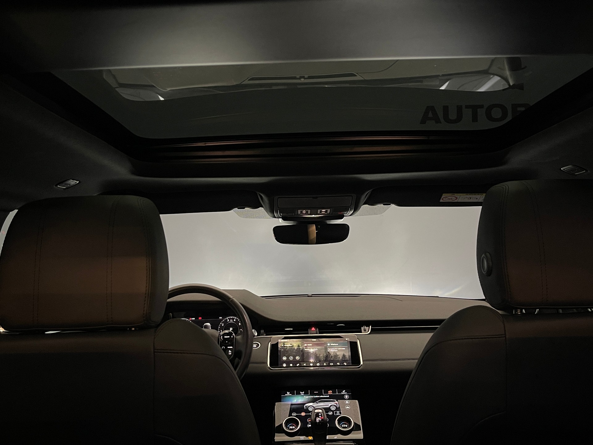 LAND ROVER Range Rover Evoque 2.0 T R-Dynamic SE-image-4