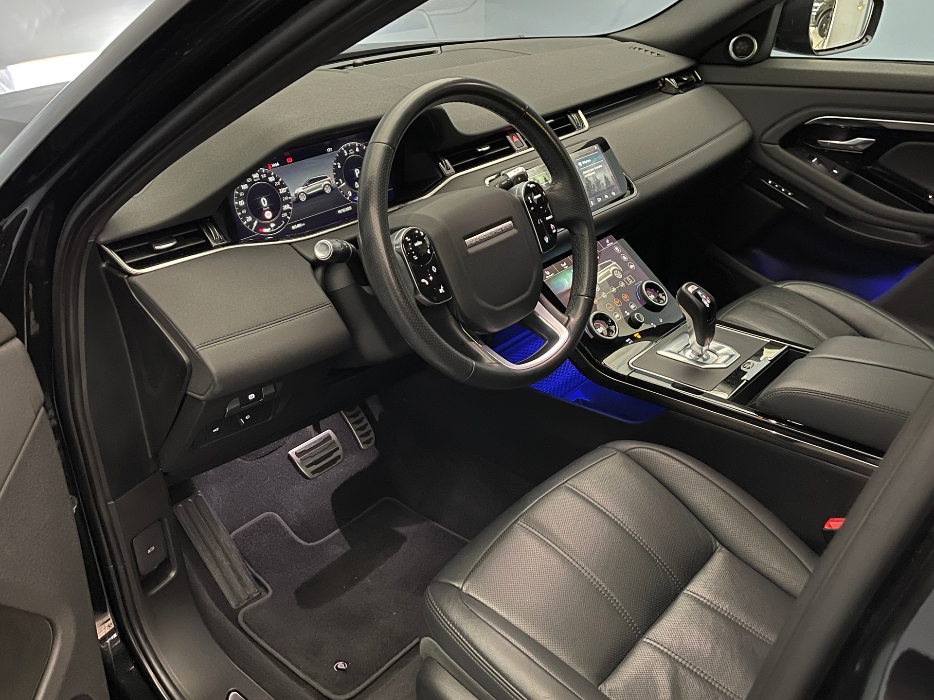 LAND ROVER Range Rover Evoque 2.0 T R-Dynamic SE-showroom-element-3