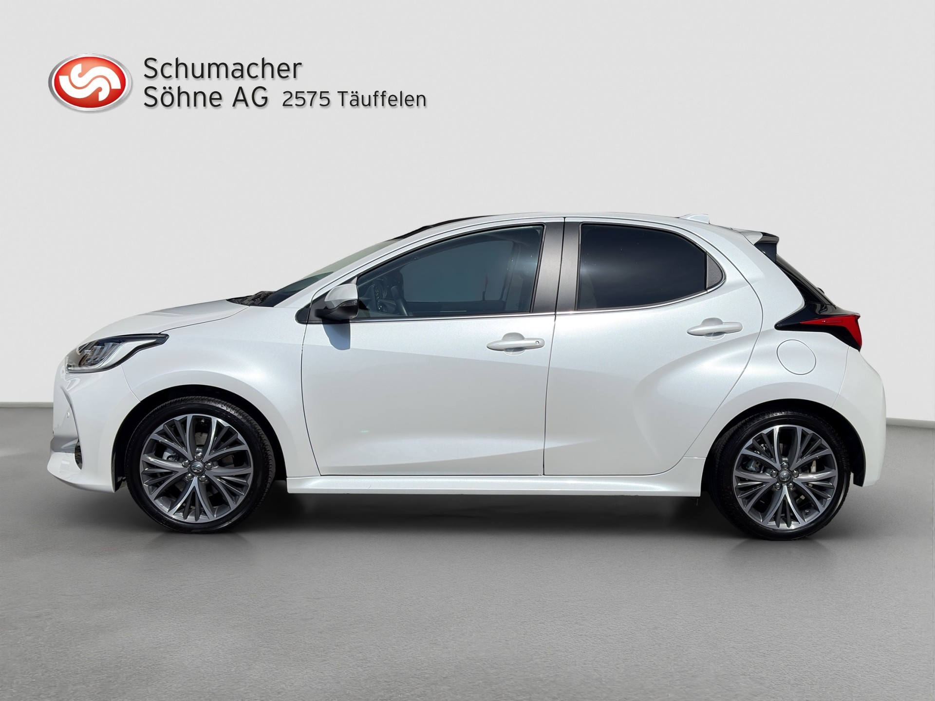 TOYOTA Yaris 1.5 Premium e-CVT-showroom-element-1