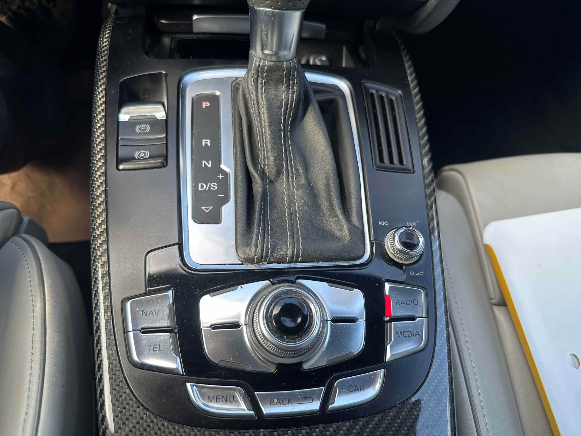 AUDI RS4 Avant 4.2 V8 FSI quattro S-Tronic-image-18