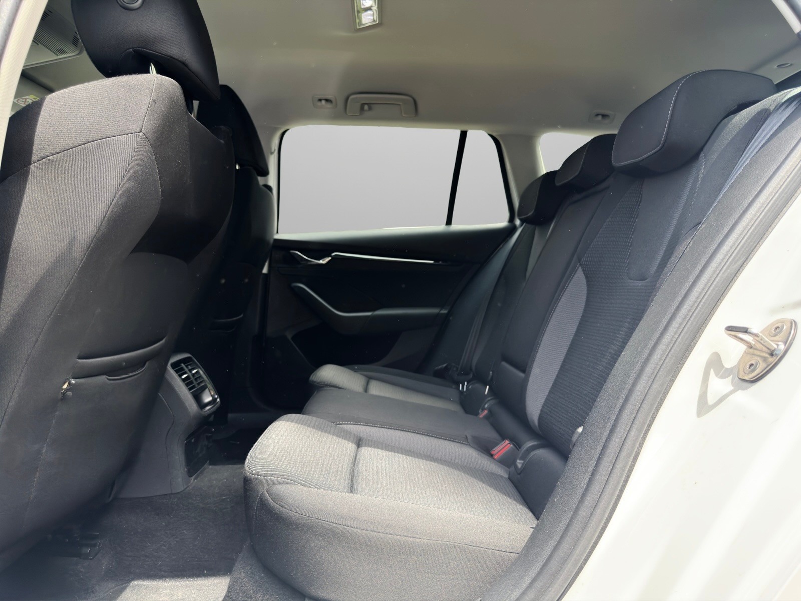 SKODA Octavia Combi 2.0 TDI DSG Ambition 4x4-image-10
