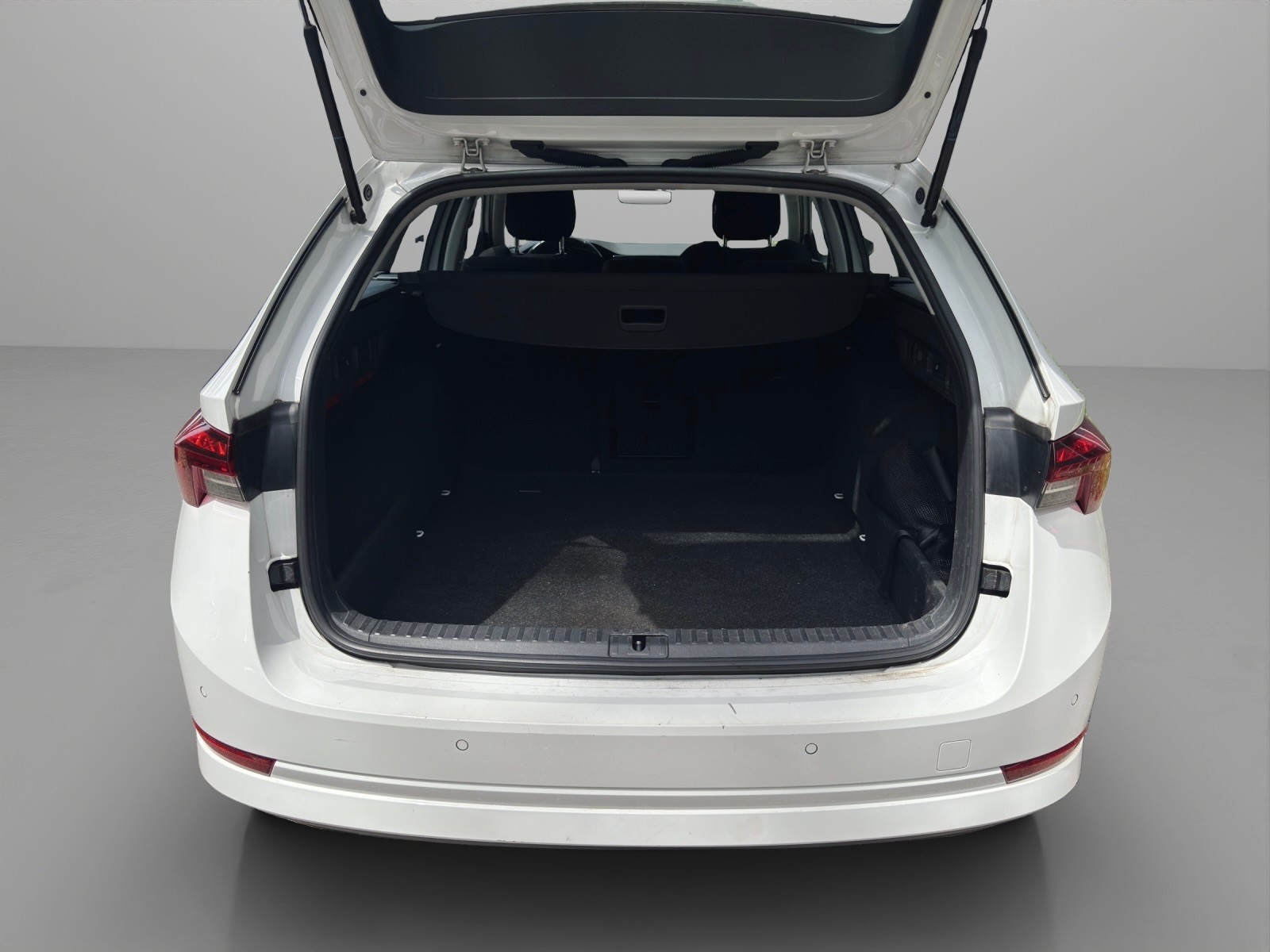 SKODA Octavia Combi 2.0 TDI DSG Ambition 4x4-image-11