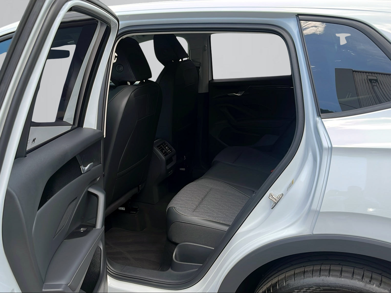 VW Tiguan 2.0 TSI DSG United 4Motion-image-4