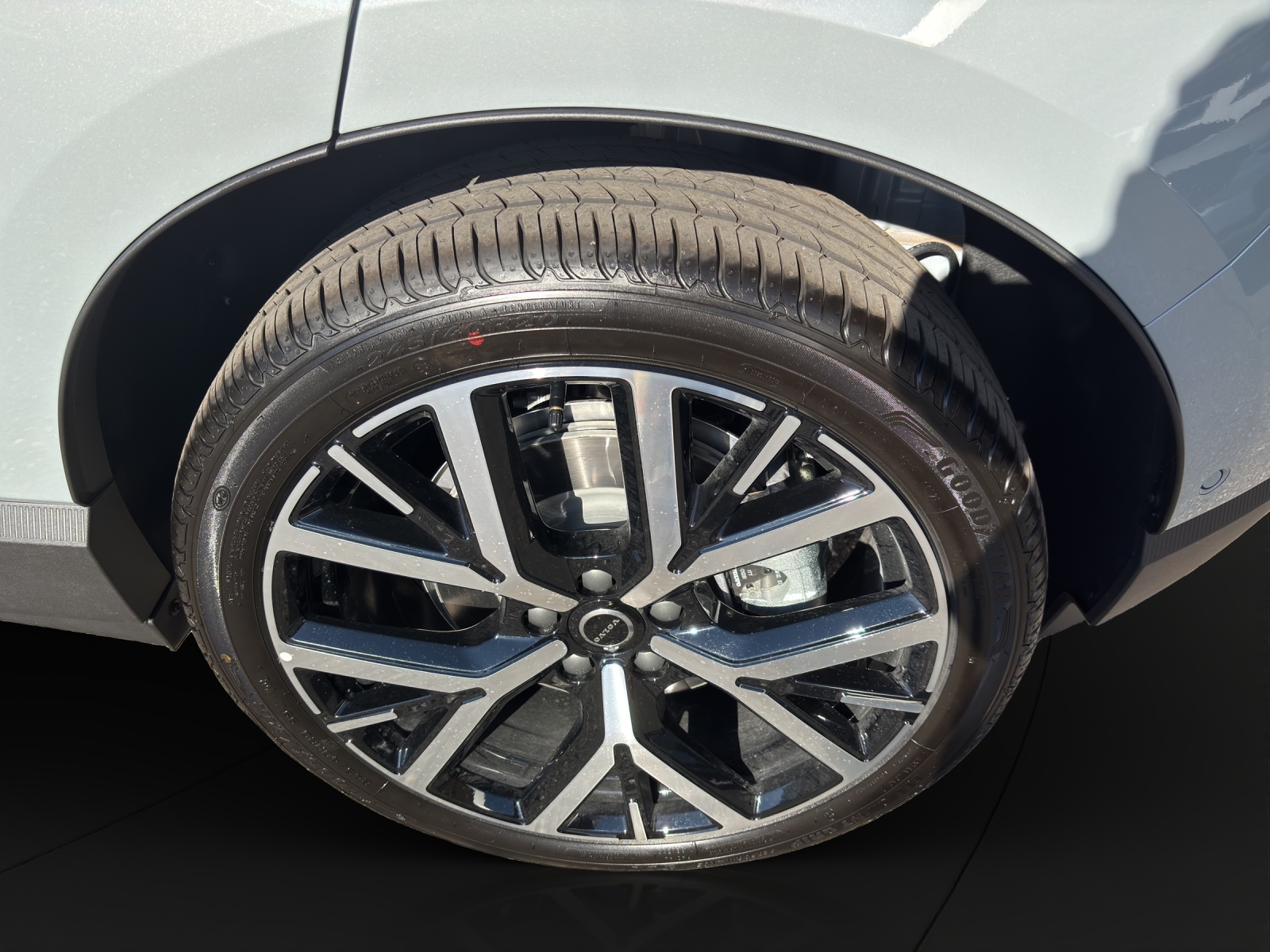 VOLVO EX30 E60 Ultra-showroom-element-1
