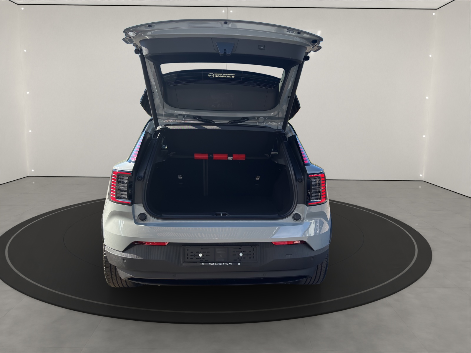 VOLVO EX30 E60 Ultra-showroom-element-2
