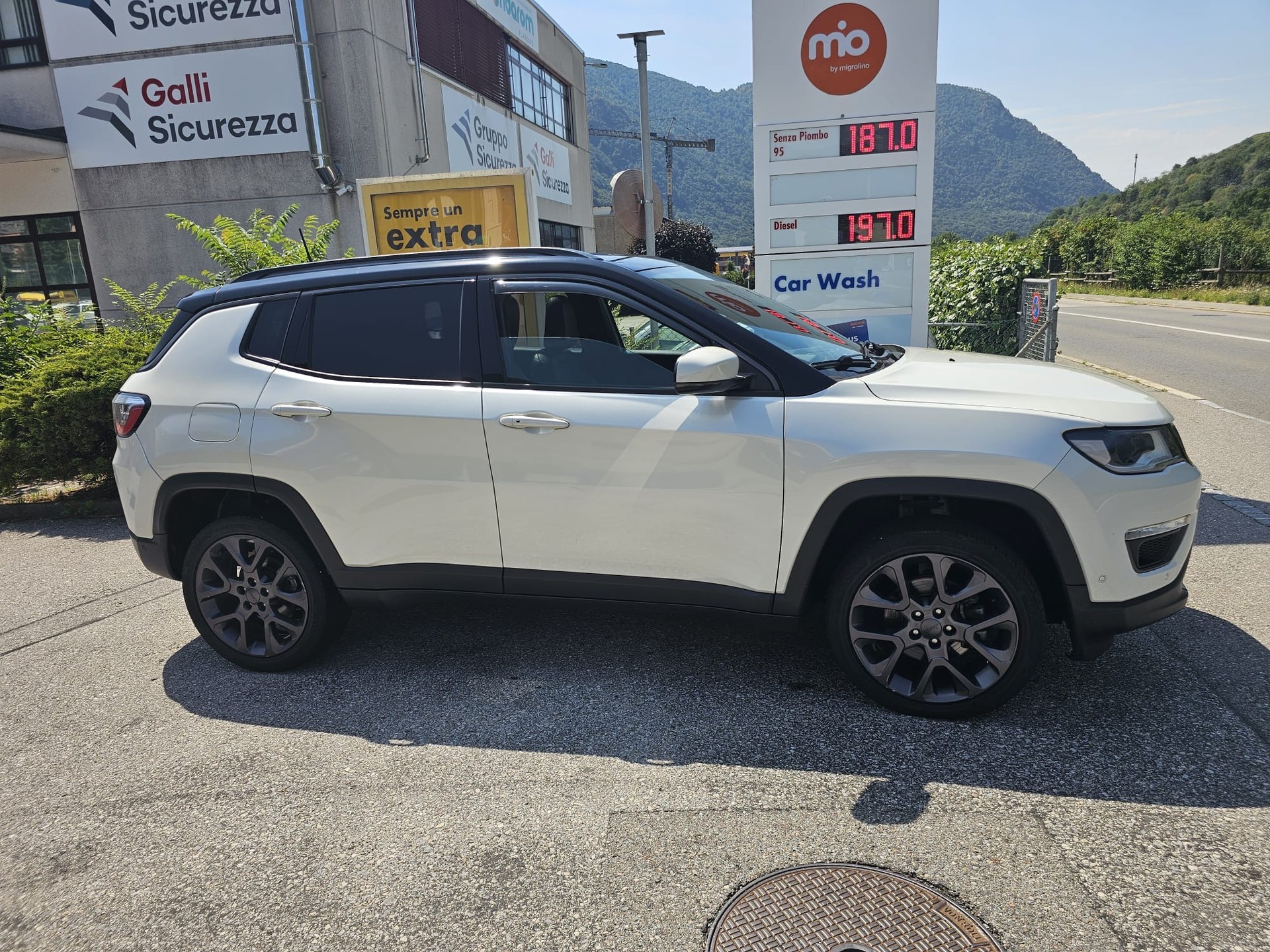 JEEP Compass 1.4 Turbo S Sport Edition AWD 9ATX-image-1