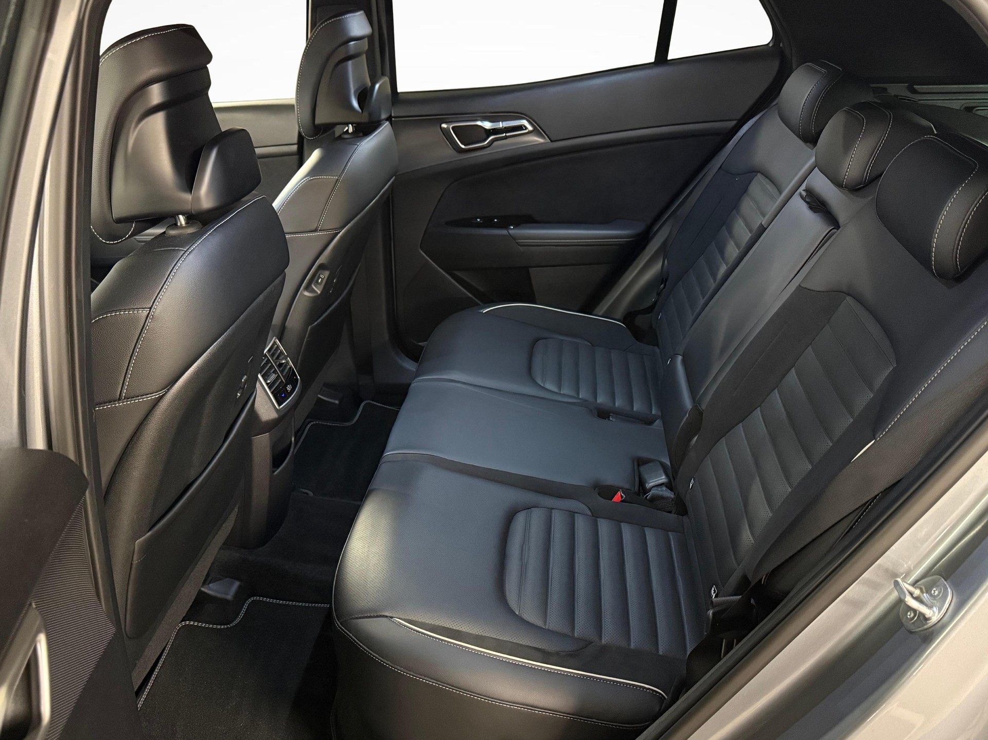 KIA Sportage 1.6 T-GDi Hybrid GT-Line-image-13