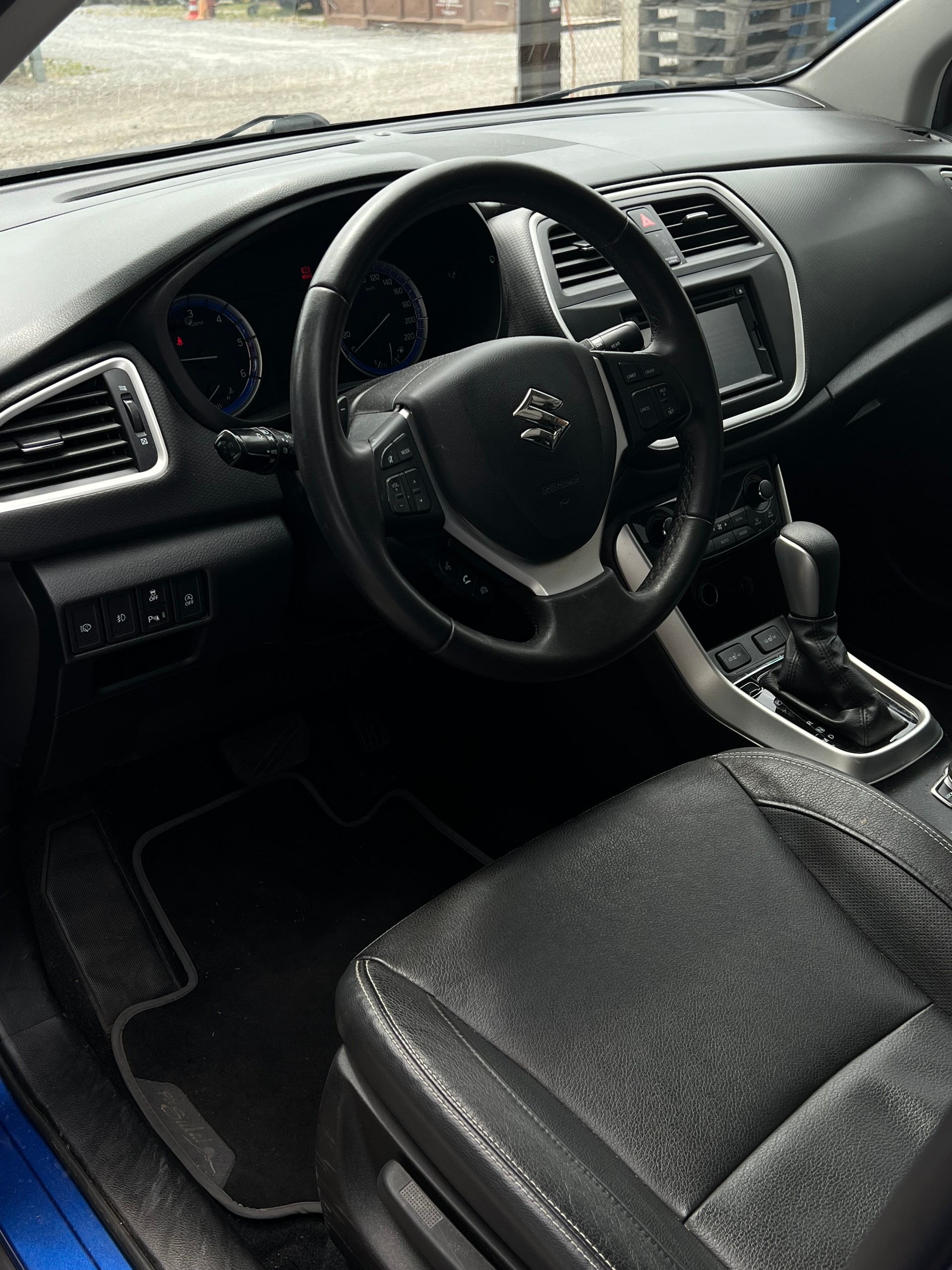 SUZUKI SX4 S-Cross 1.6 TD PizSulai Top 4WD TCSS-image-8