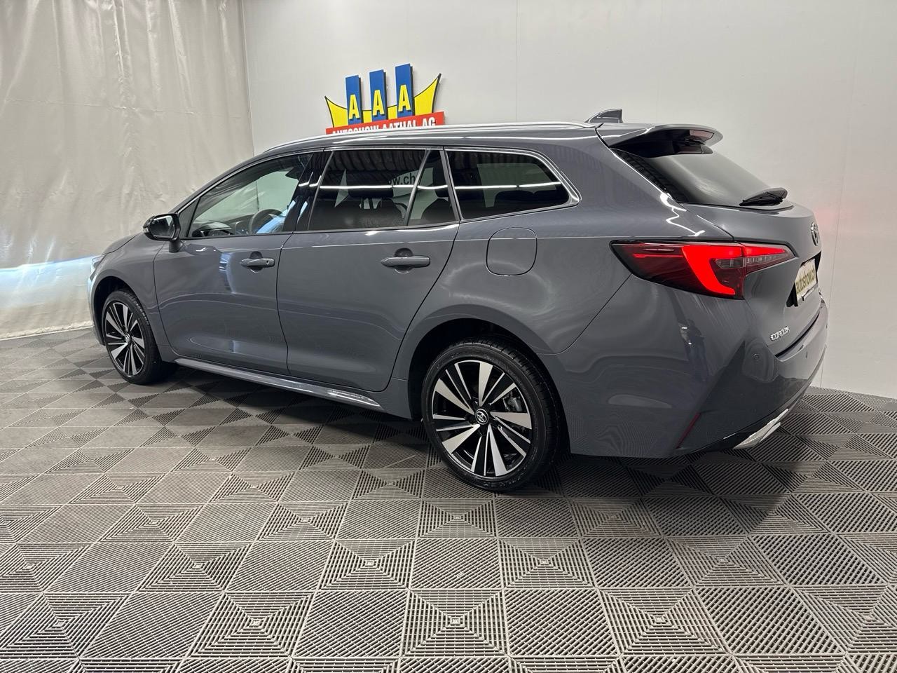 TOYOTA Corolla TS 1.8 HSD Sportline e-CVT 140HP-showroom-element-1