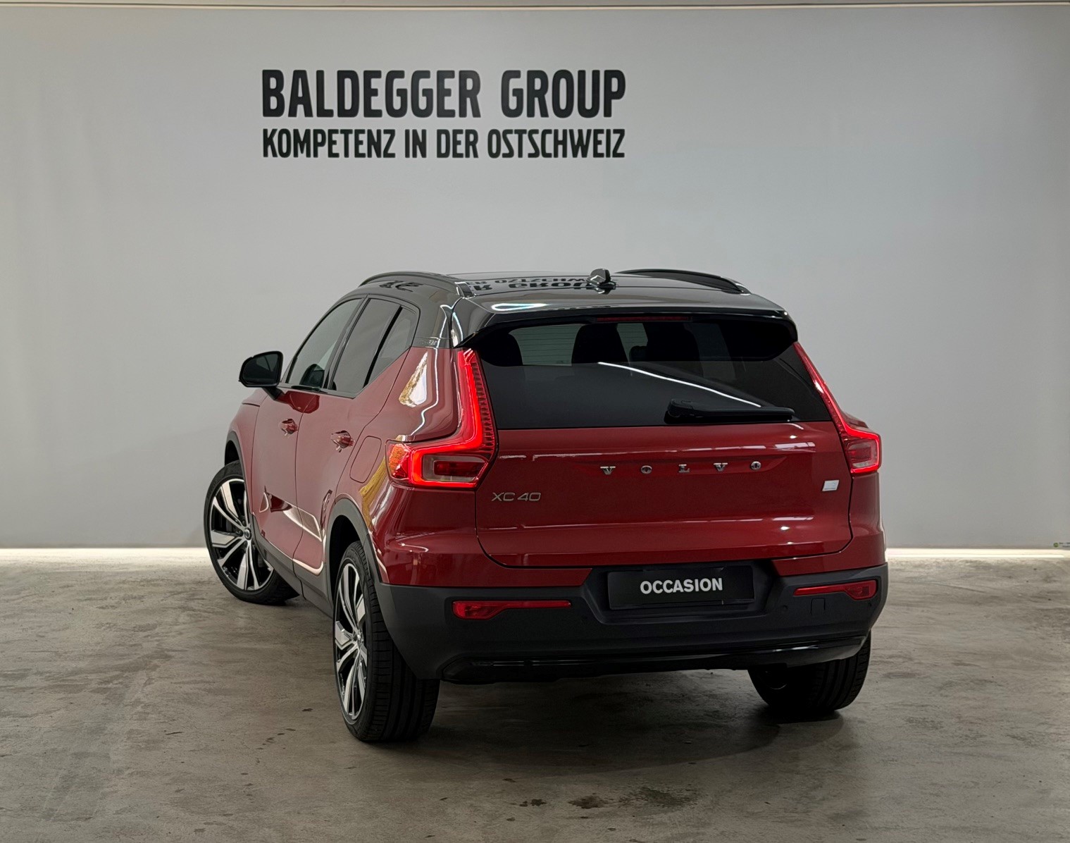 VOLVO XC40 P8 AWD Pure Electric R-Design-showroom-element-1