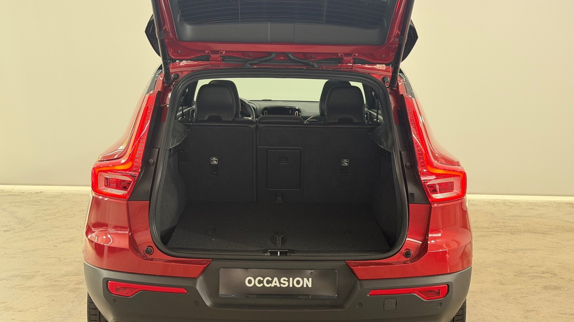VOLVO XC40 P8 AWD Pure Electric R-Design-image-14