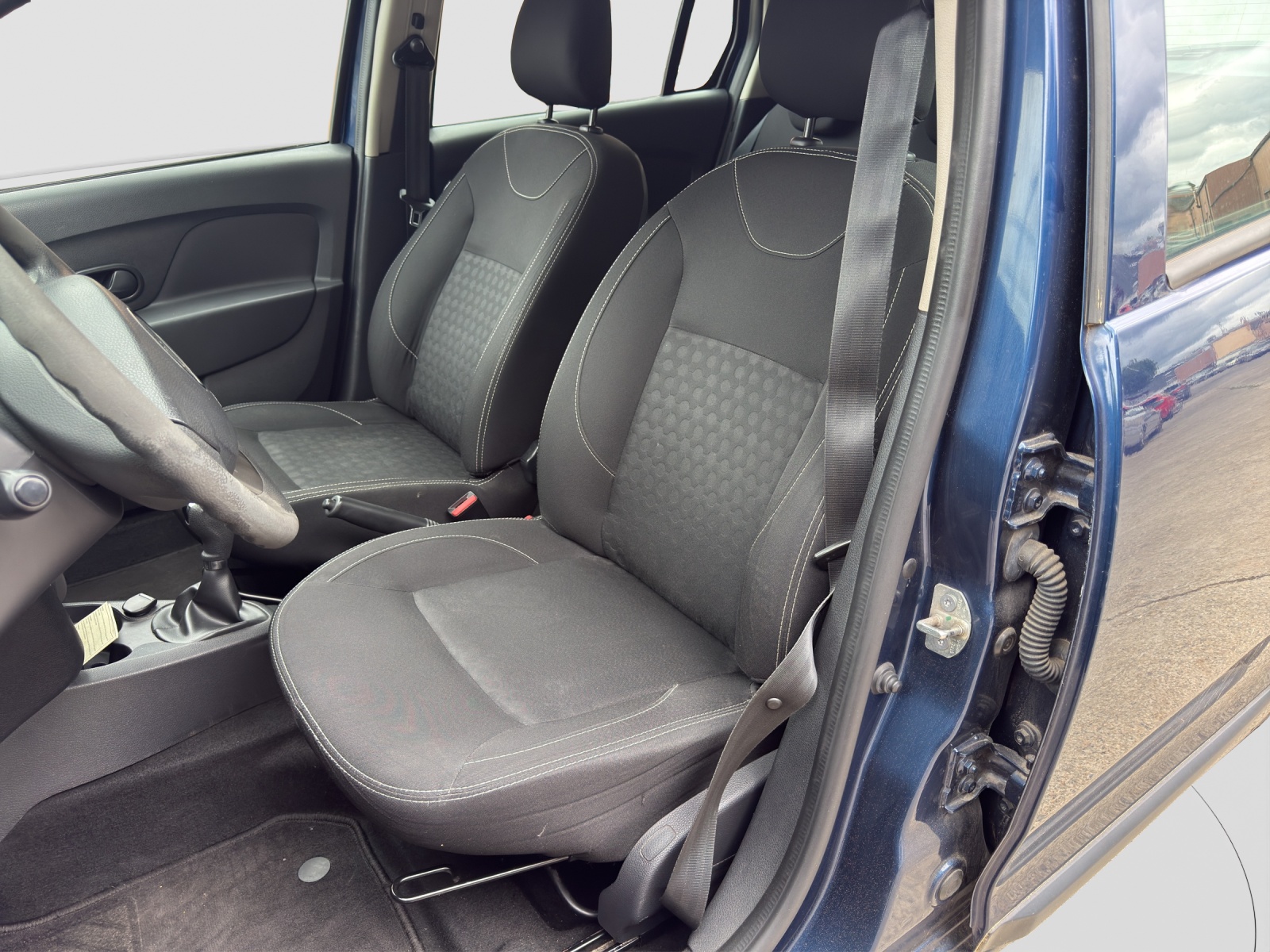 DACIA Logan MCV 0.9 Lauréate Automatic-image-6