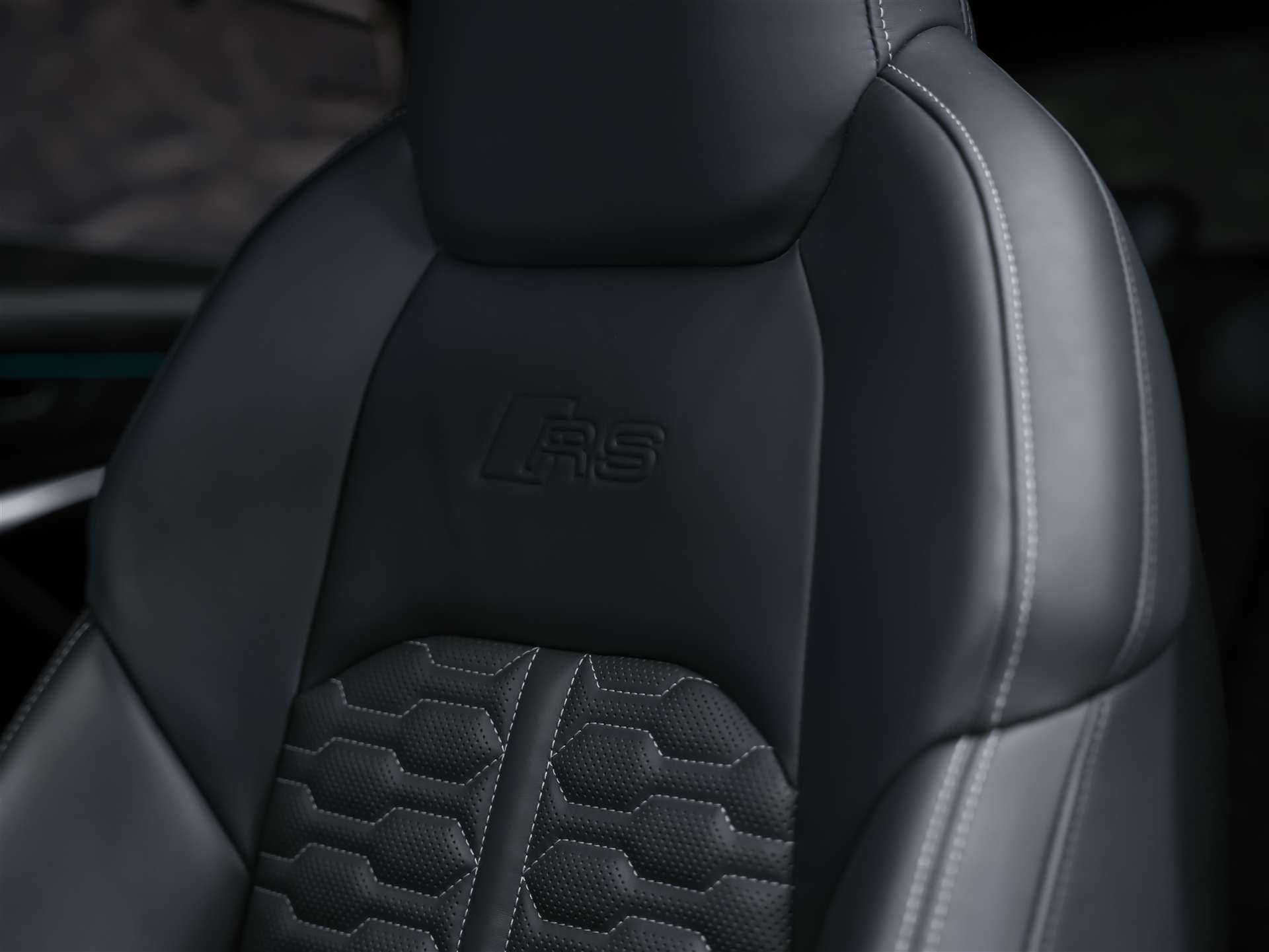 AUDI RS6 Avant 4.0 TFSI V8 quattro *Akrapovic*Allradlenkung*Standheizung*Sitzlüftung*-image-10