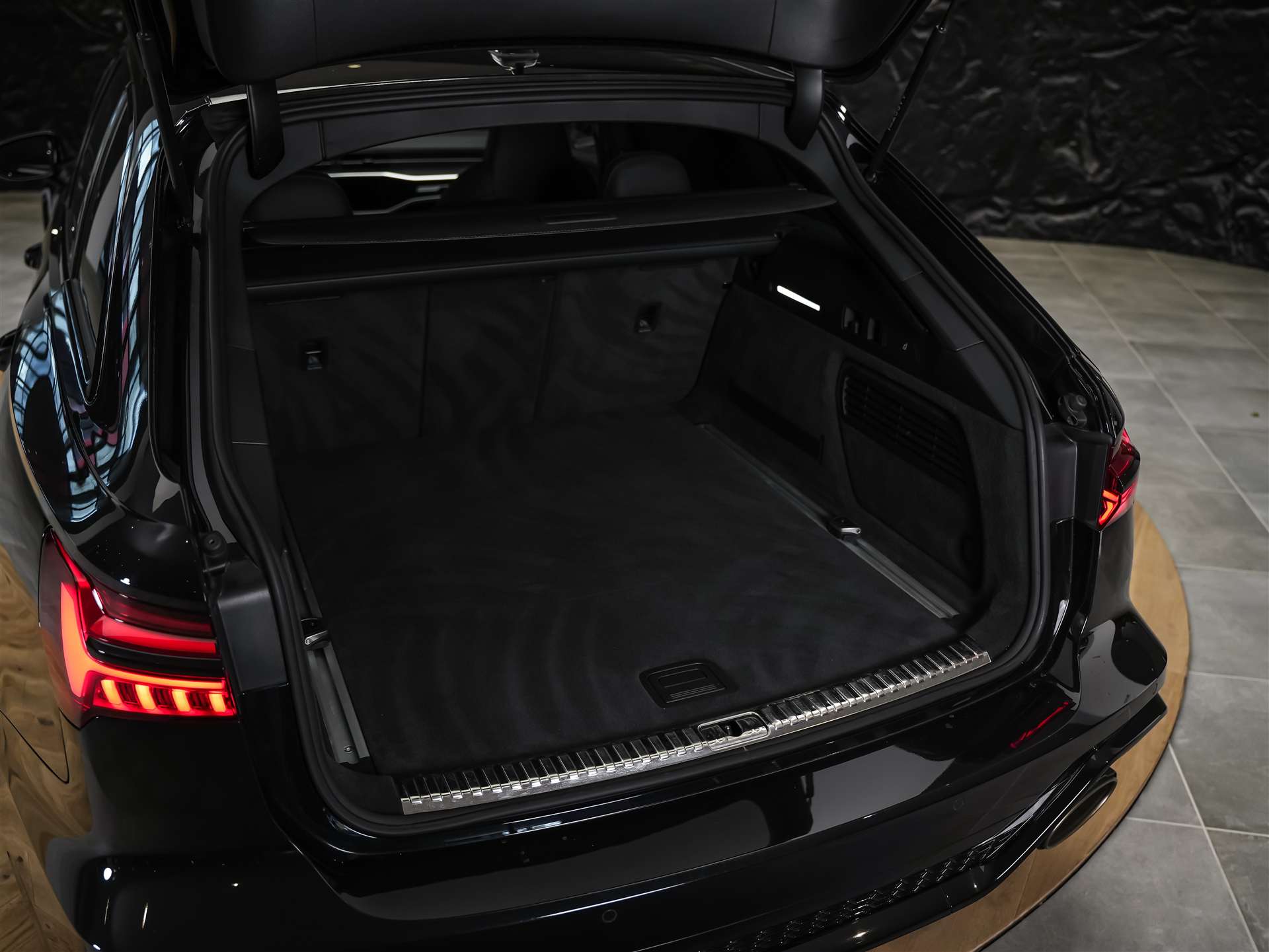 AUDI RS6 Avant 4.0 TFSI V8 quattro *Akrapovic*Allradlenkung*Standheizung*Sitzlüftung*-image-48