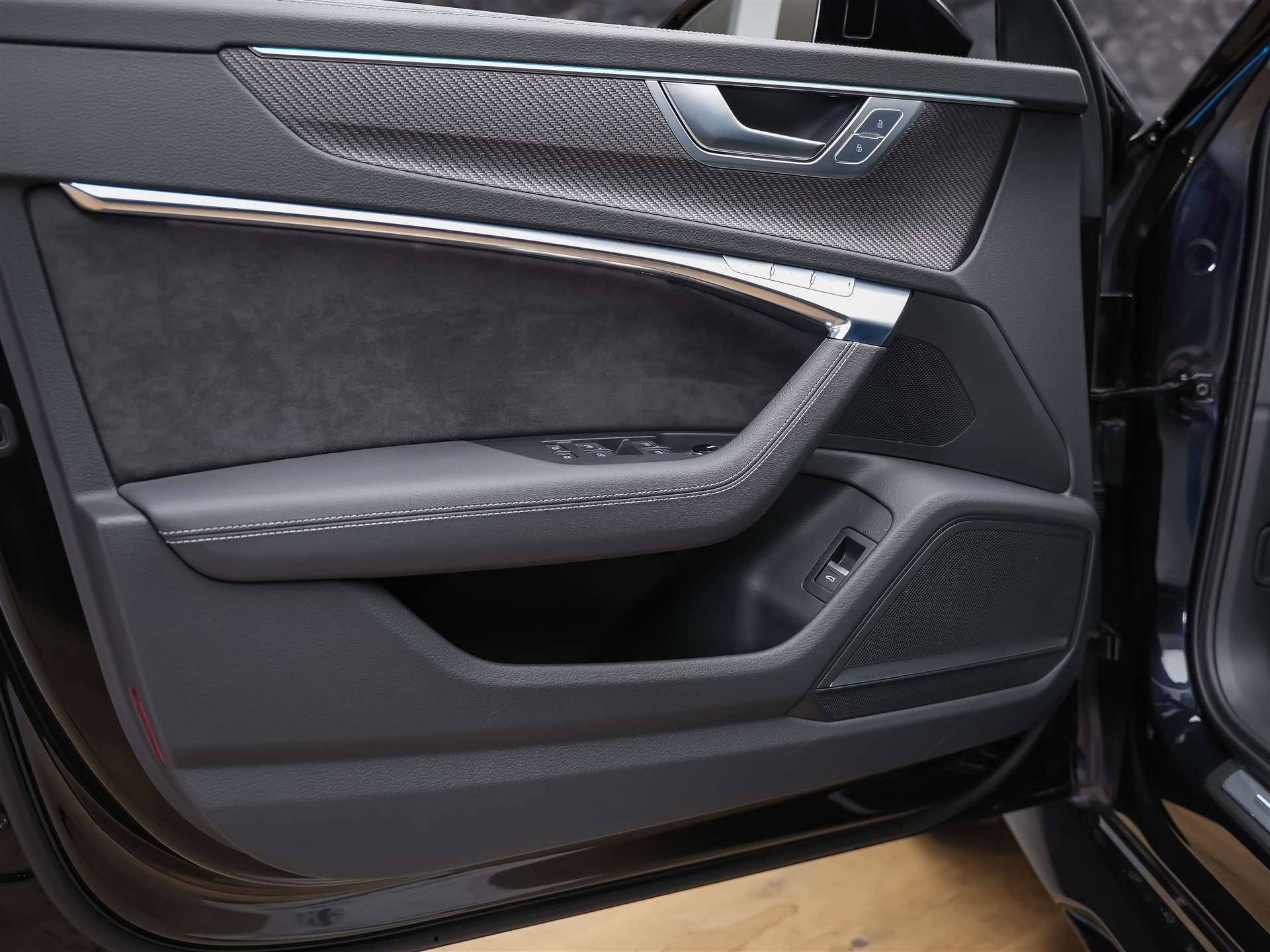 AUDI RS6 Avant 4.0 TFSI V8 quattro *Akrapovic*Allradlenkung*Standheizung*Sitzlüftung*-image-25