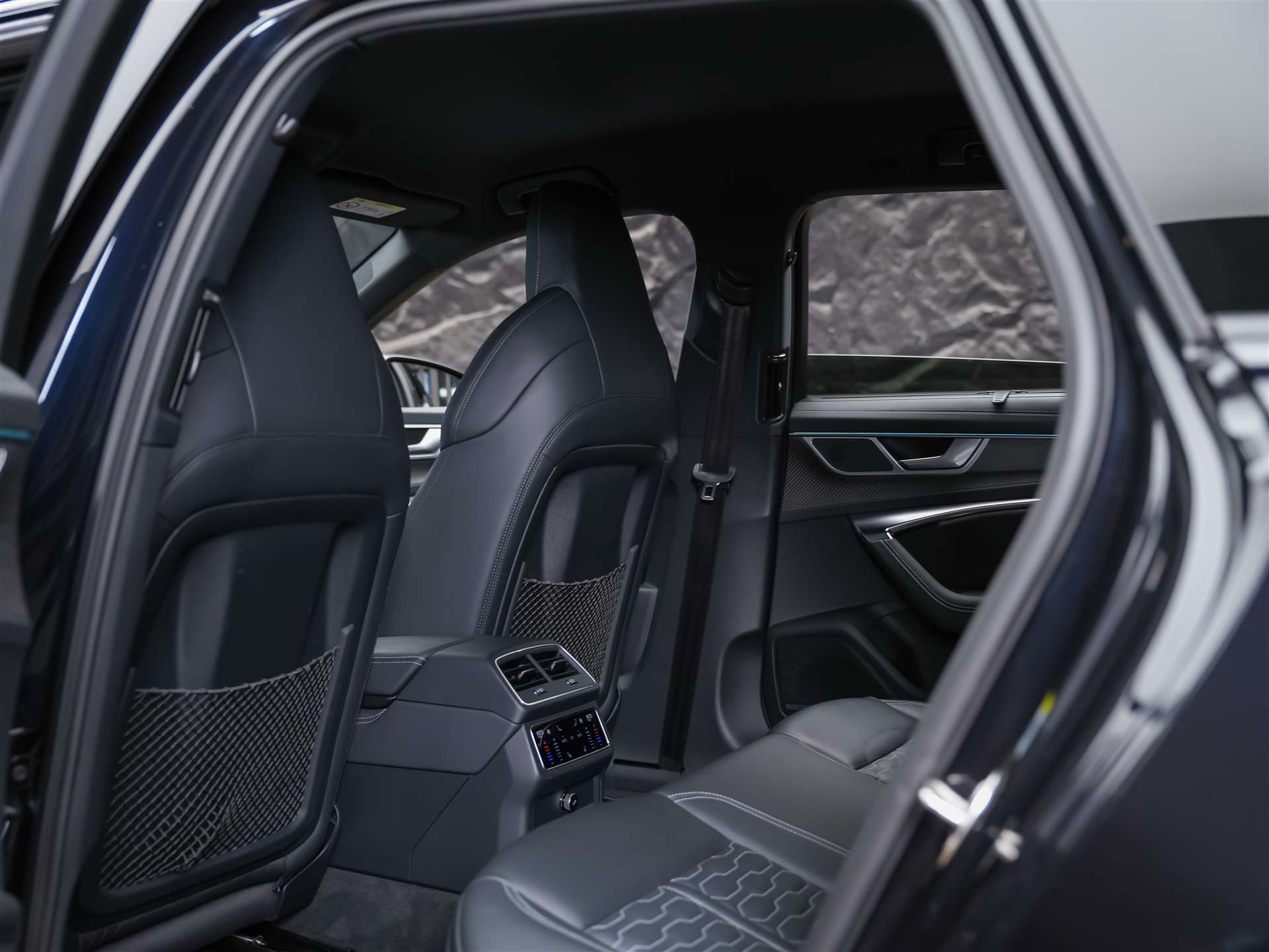 AUDI RS6 Avant 4.0 TFSI V8 quattro *Akrapovic*Allradlenkung*Standheizung*Sitzlüftung*-image-12