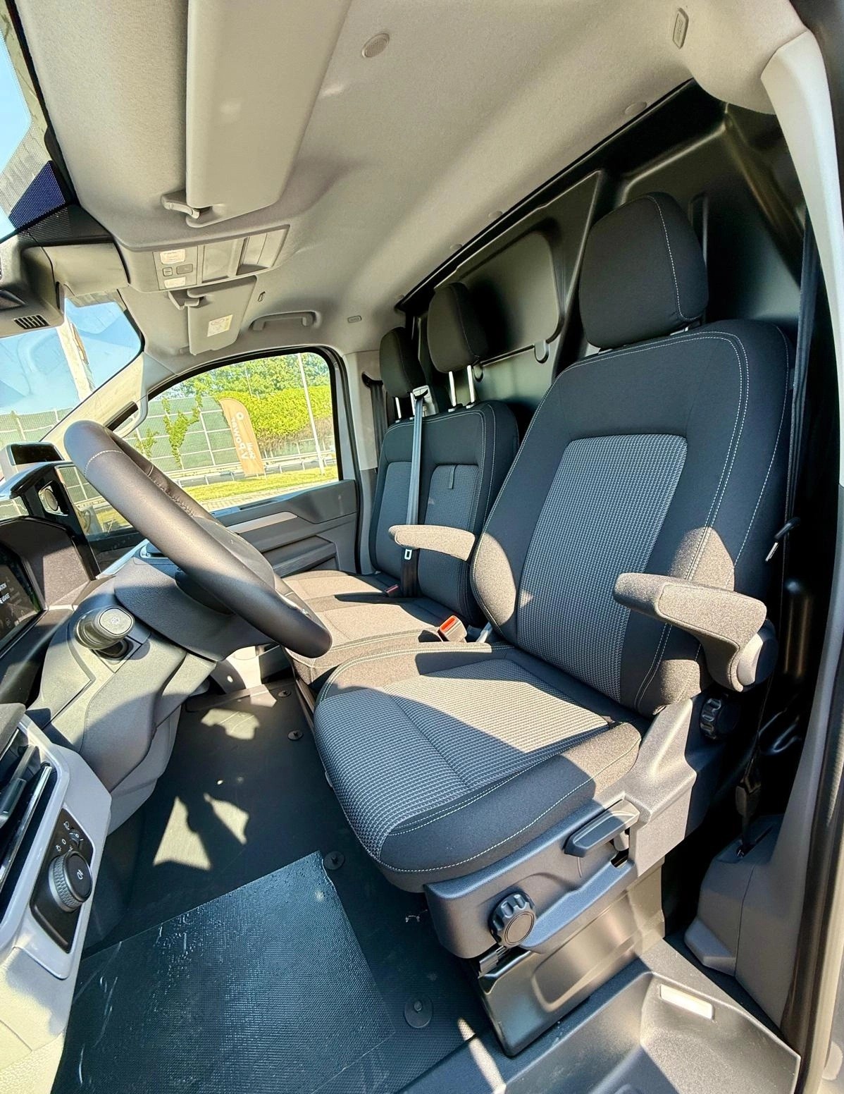 VW Transporter 2.0 TDI Pan Americana 4Motion Lang Automat-image-11