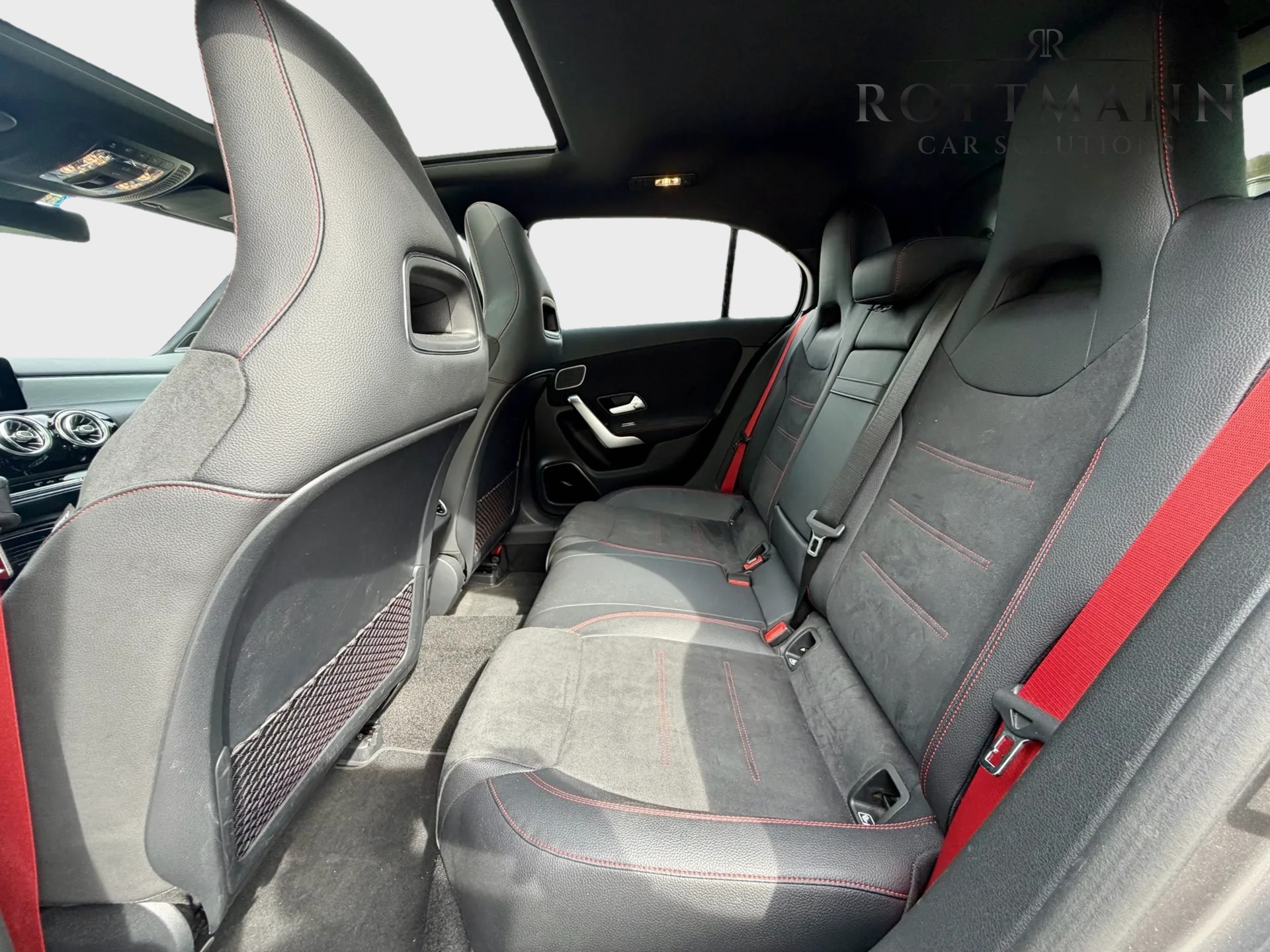 MERCEDES-BENZ A 35 AMG 4Matic Speedshift-image-9