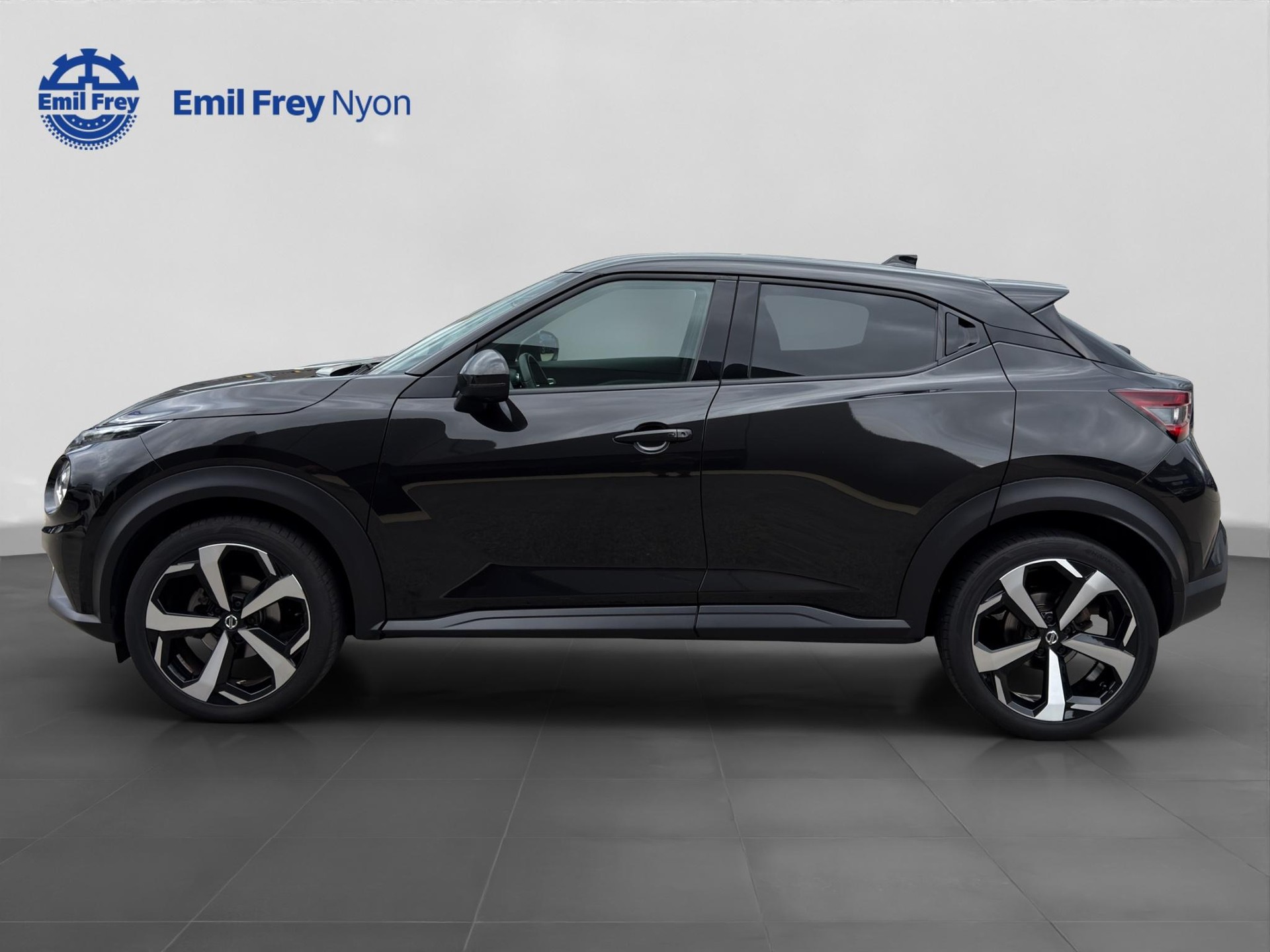 NISSAN Juke 1.0 DIG-T Tekna-showroom-element-2