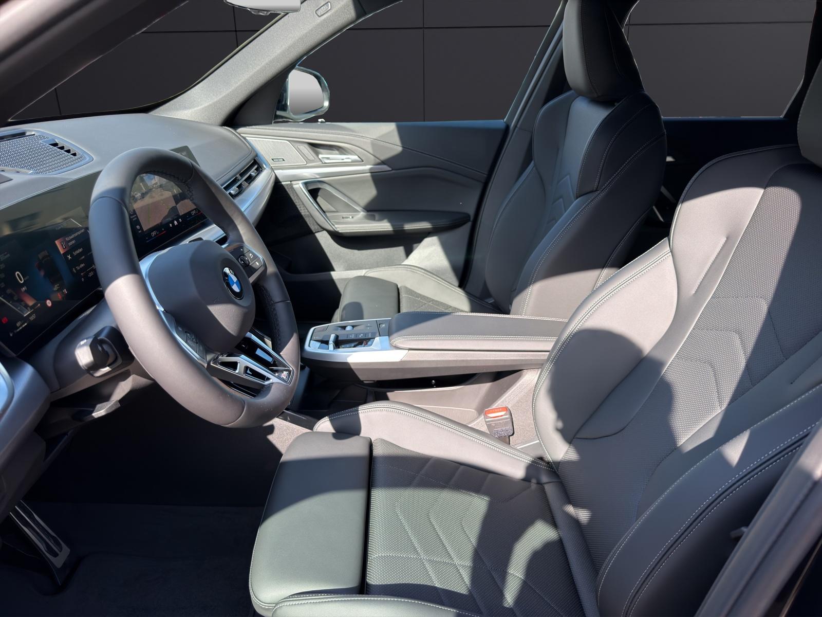 BMW X1 U11 23i xDrive paddles-showroom-element-1