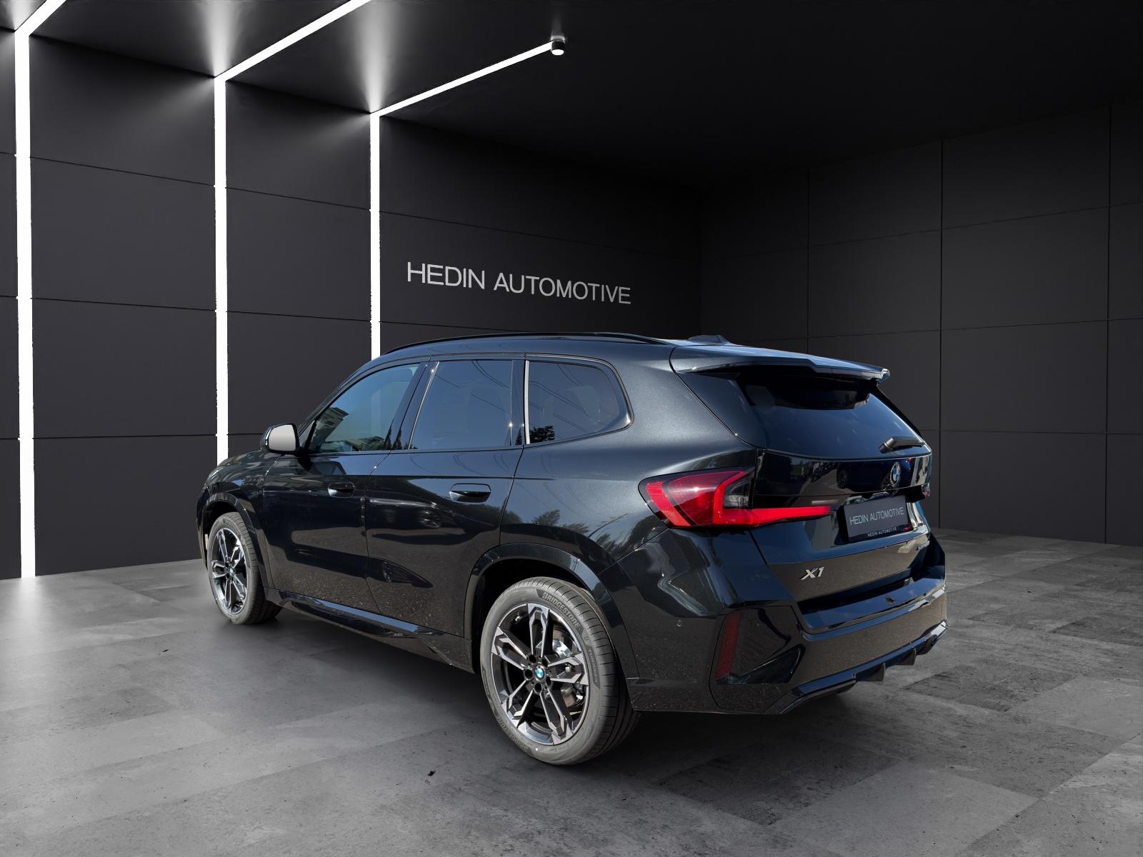 BMW X1 U11 23i xDrive paddles-showroom-element-2