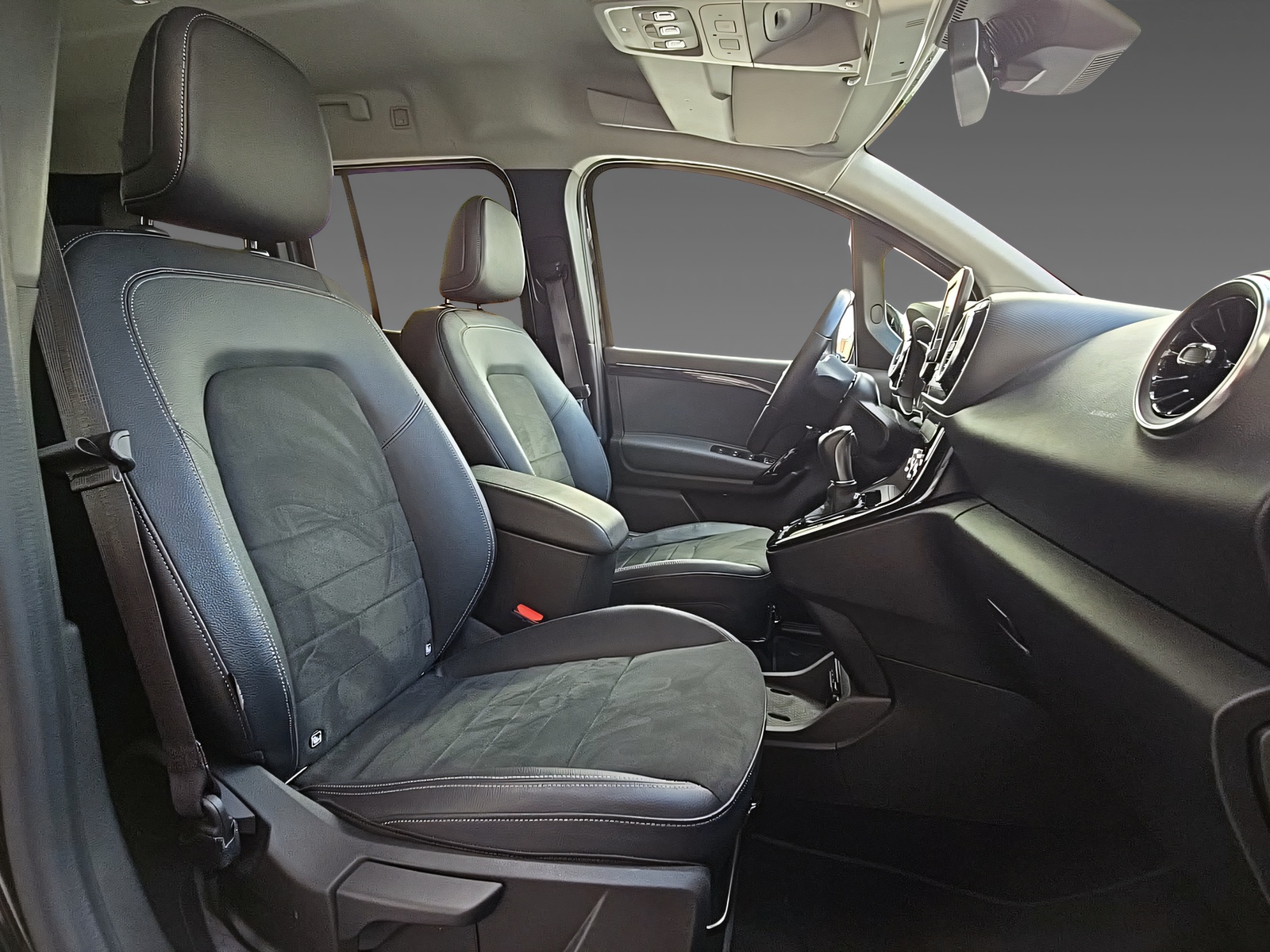 MERCEDES-BENZ T 180 d Style-image-12