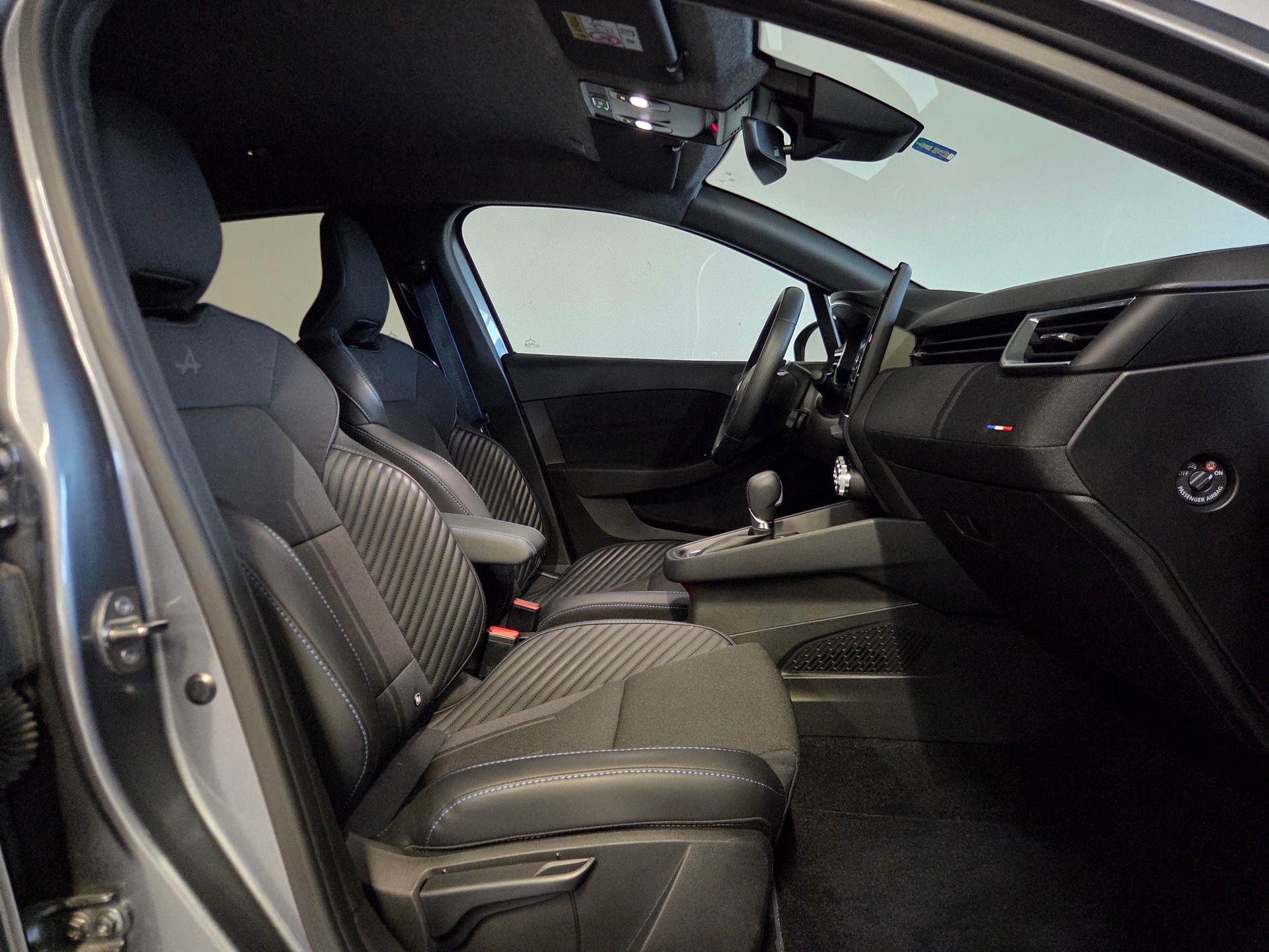 RENAULT Clio 1.6 E-Tech esprit Alpine-image-11