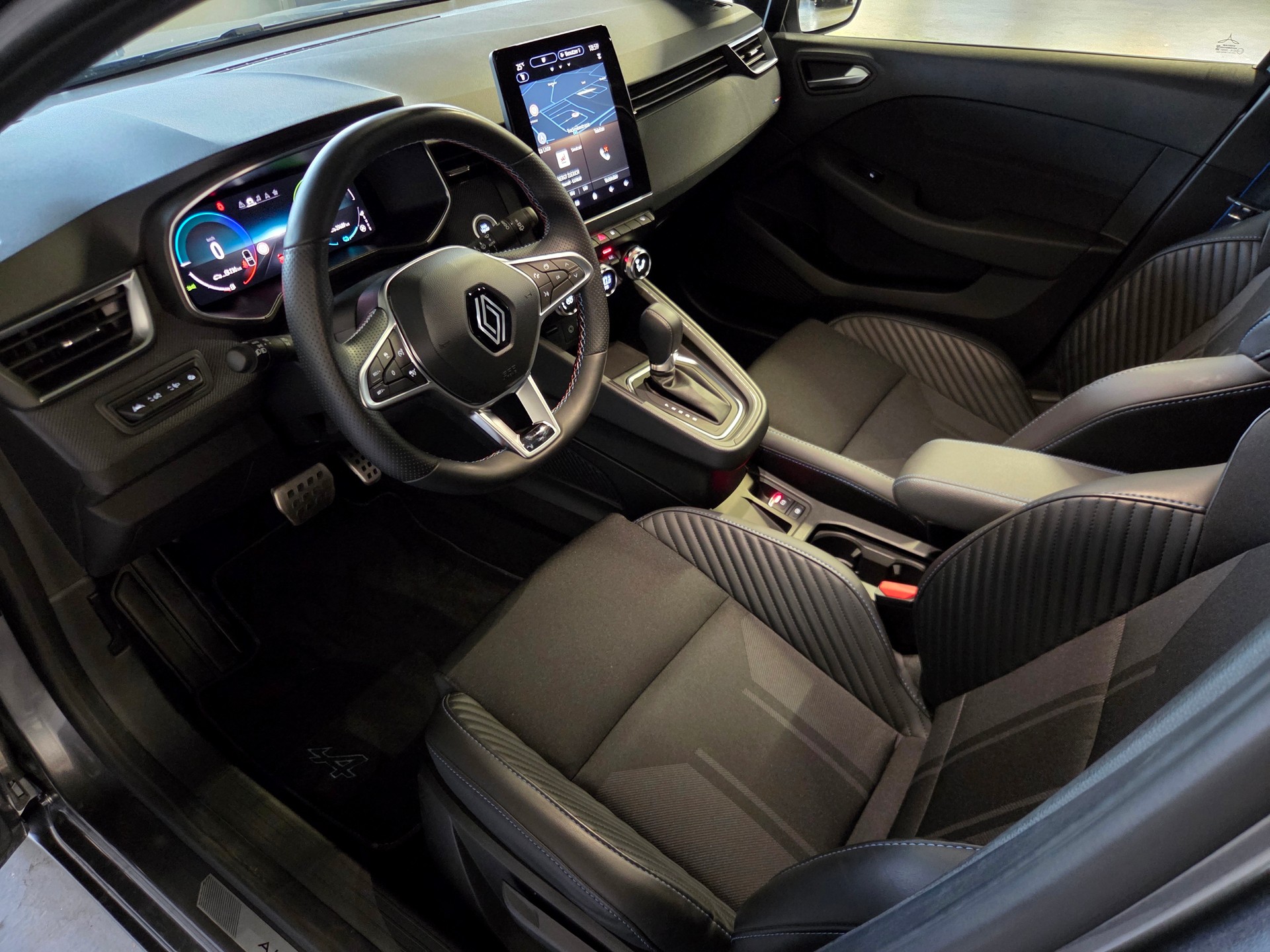 RENAULT Clio 1.6 E-Tech esprit Alpine-showroom-element-3