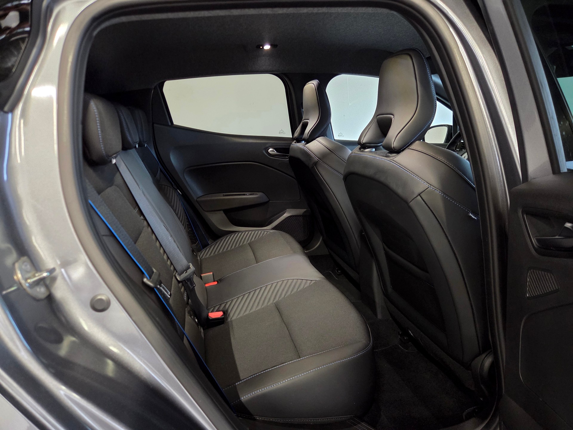 RENAULT Clio 1.6 E-Tech esprit Alpine-image-22