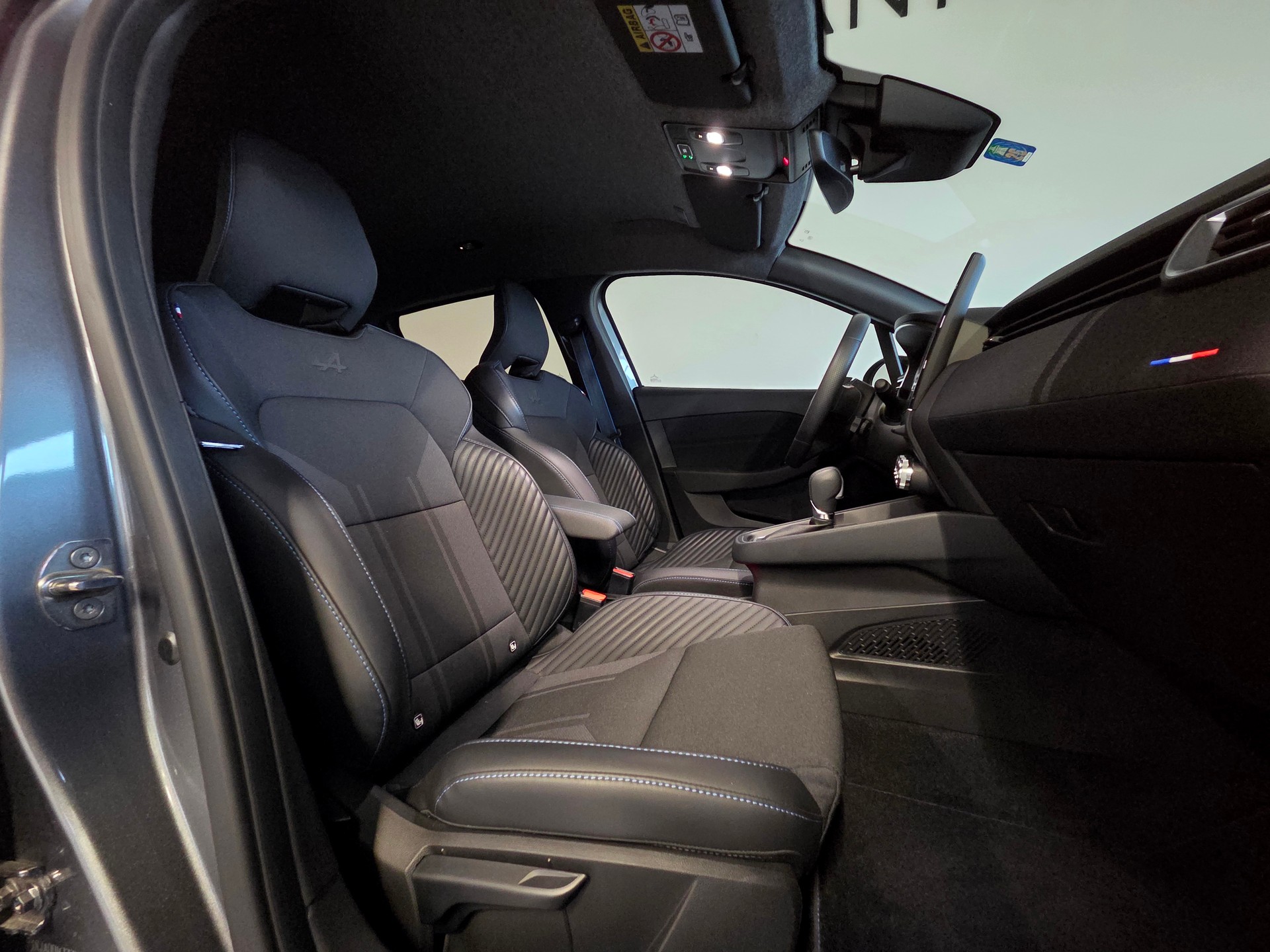 RENAULT Clio 1.6 E-Tech esprit Alpine-image-6