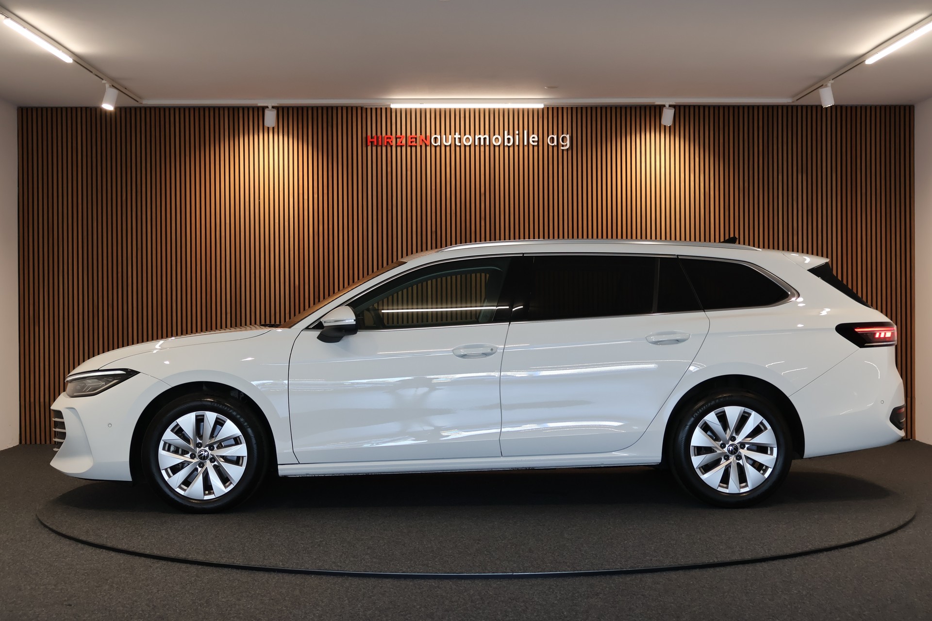 VW Passat Variant 2.0 TDI evo Business 4 Motion DSG-showroom-element-1