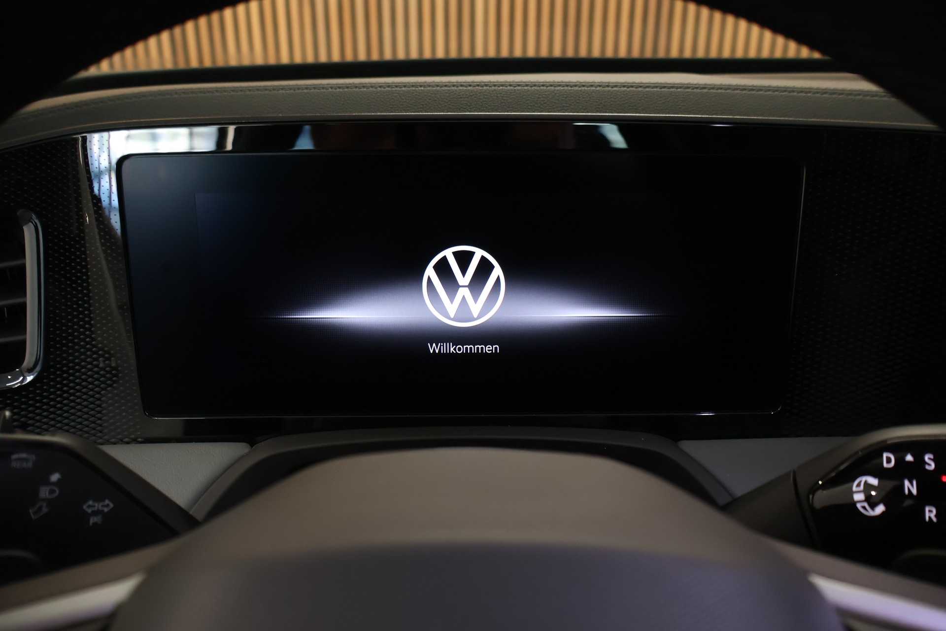 VW Passat Variant 2.0 TDI evo Business 4 Motion DSG-image-18