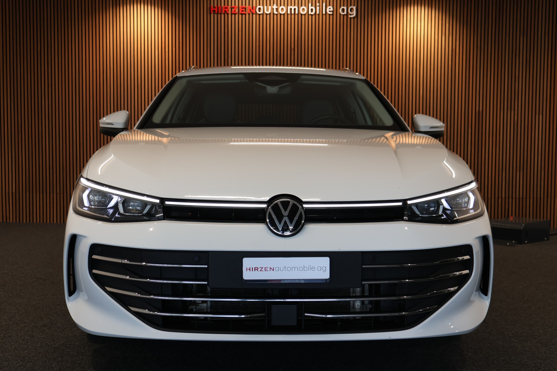 VW Passat Variant 2.0 TDI evo Business 4 Motion DSG-image-31