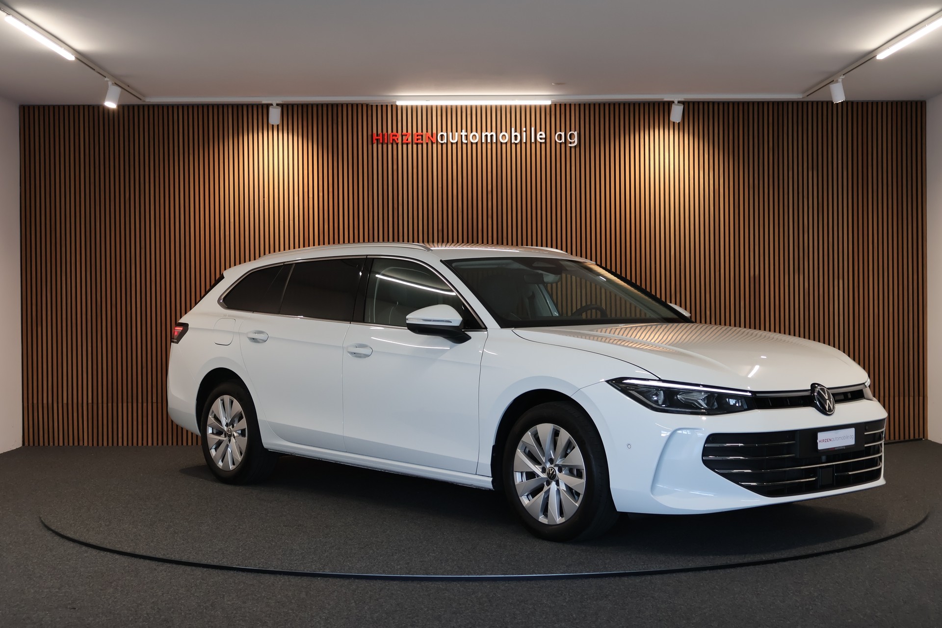 VW Passat Variant 2.0 TDI evo Business 4 Motion DSG-image-6