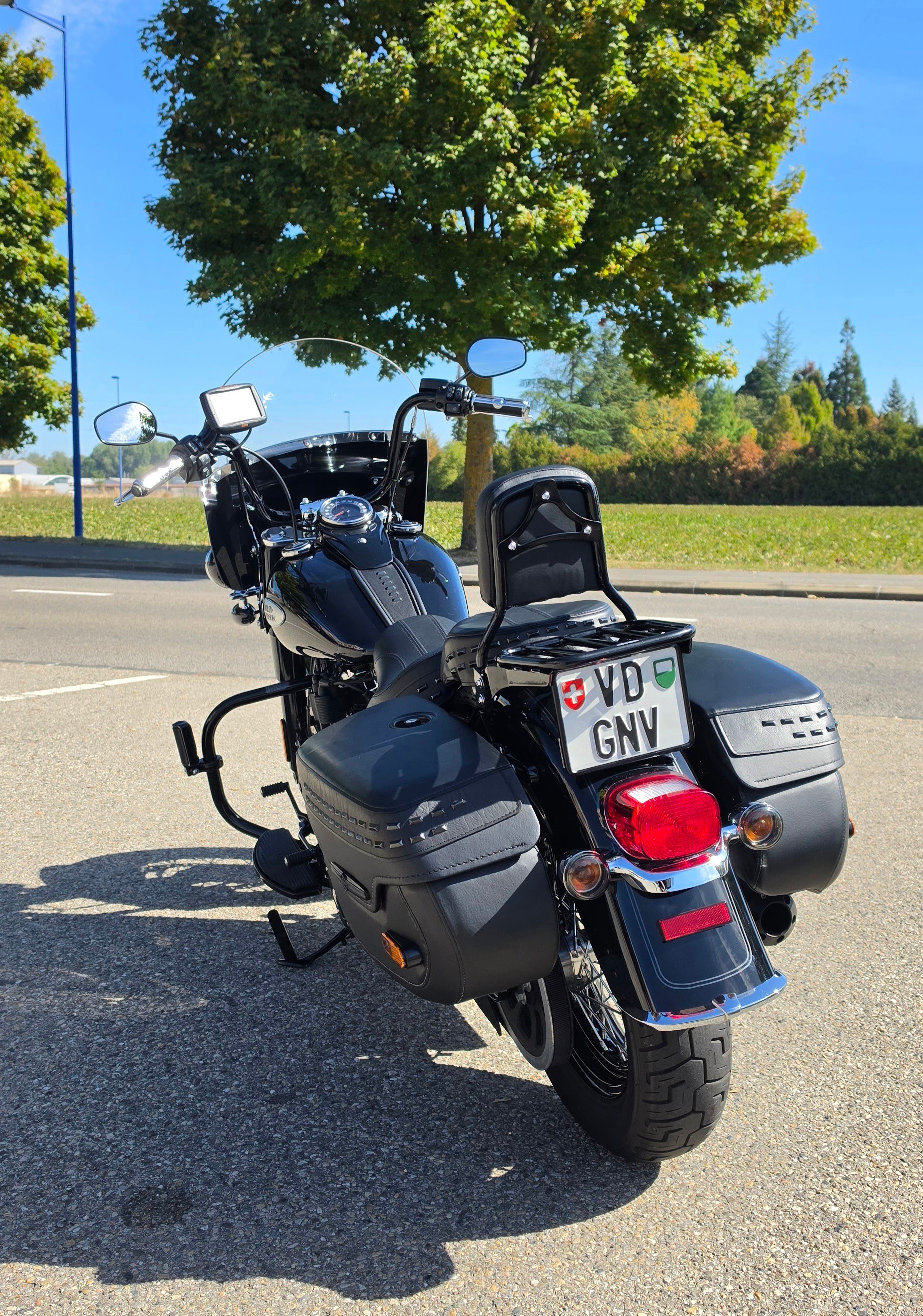 HARLEY-DAVIDSON FLHCS Heritage Classic 114-image-2