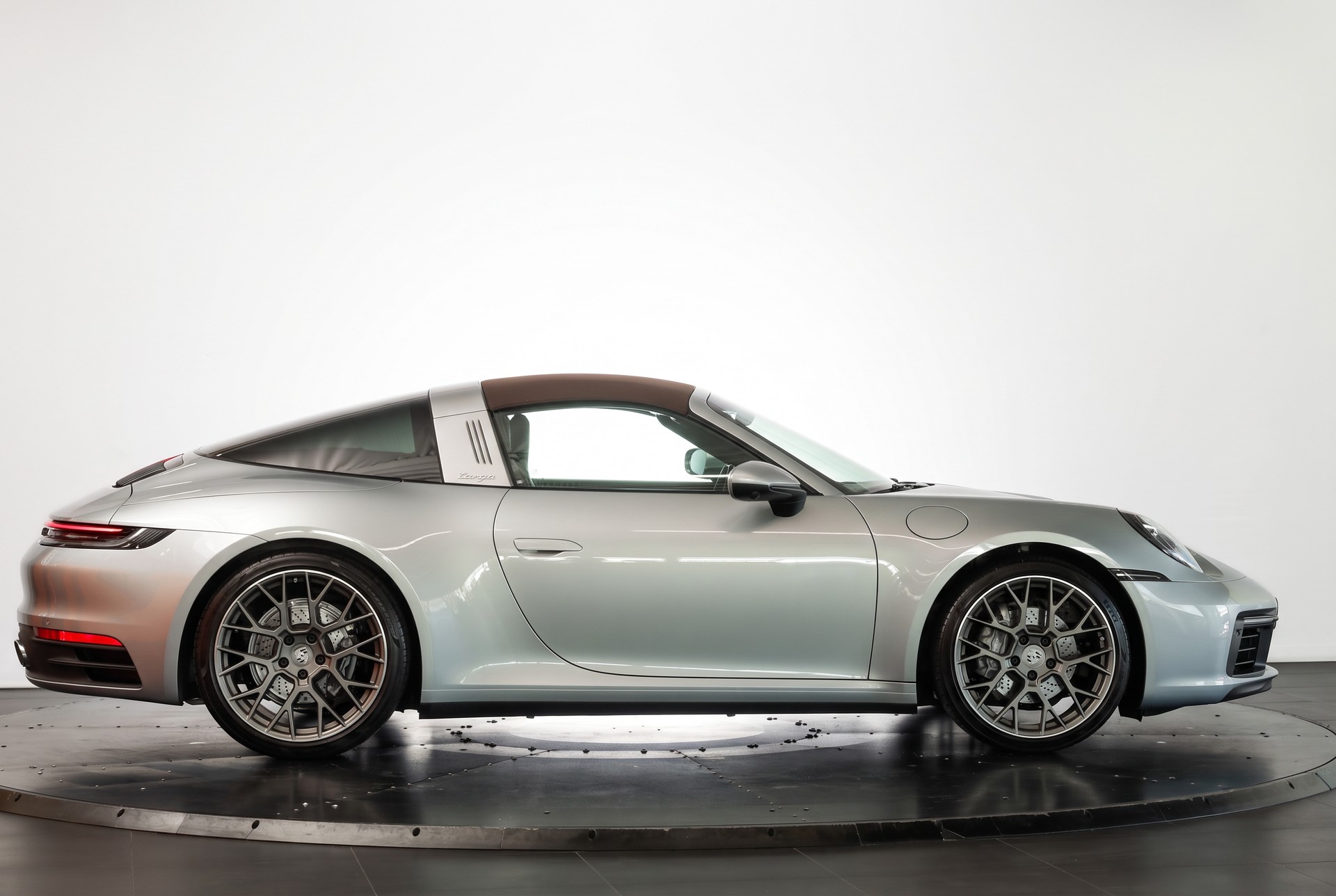 PORSCHE 911 Targa 4 PDK • Échappement sport • BOSE • Cuir intégral brun-image-5