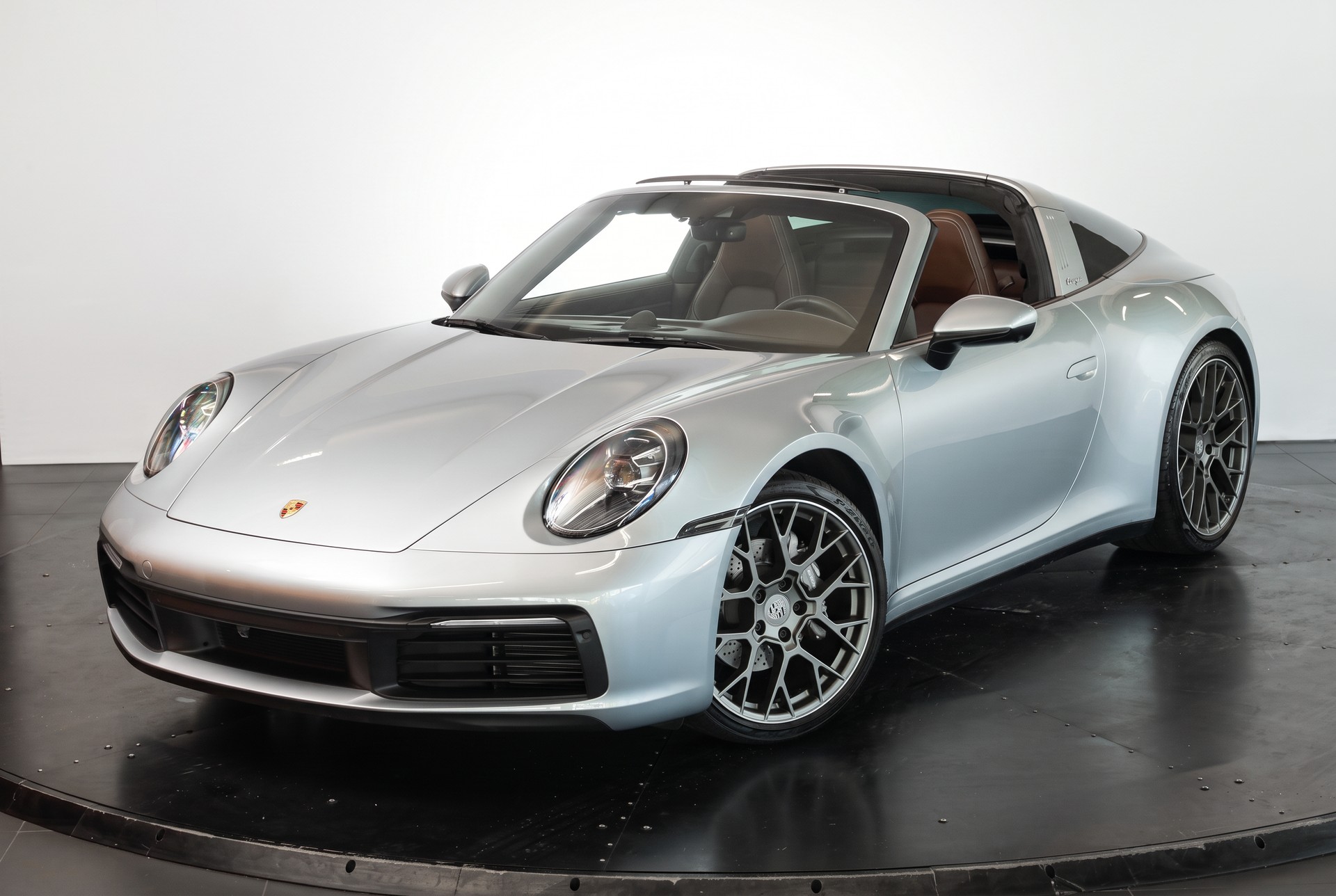 PORSCHE 911 Targa 4 PDK • Échappement sport • BOSE • Cuir intégral brun-image-6